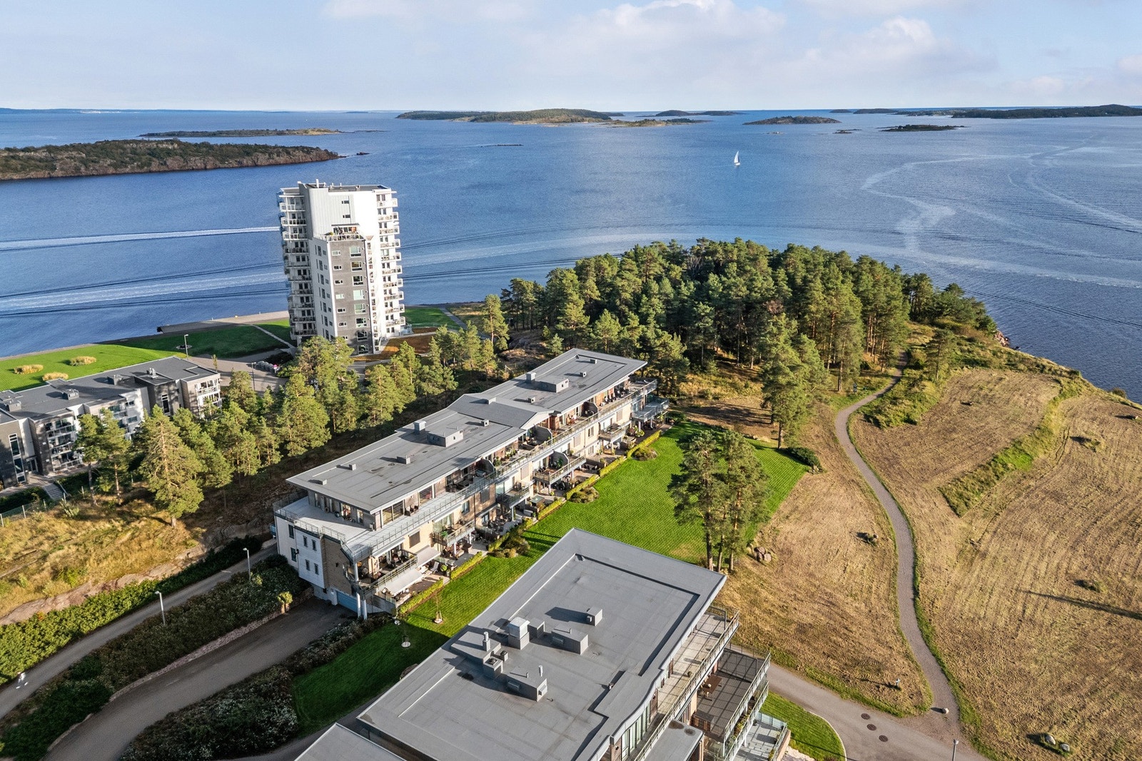 Jarlsø - en perle i Oslofjorden med sjeldent vakker beliggenhet og vidstrakt utsikt mot fjorden. Galleribilde