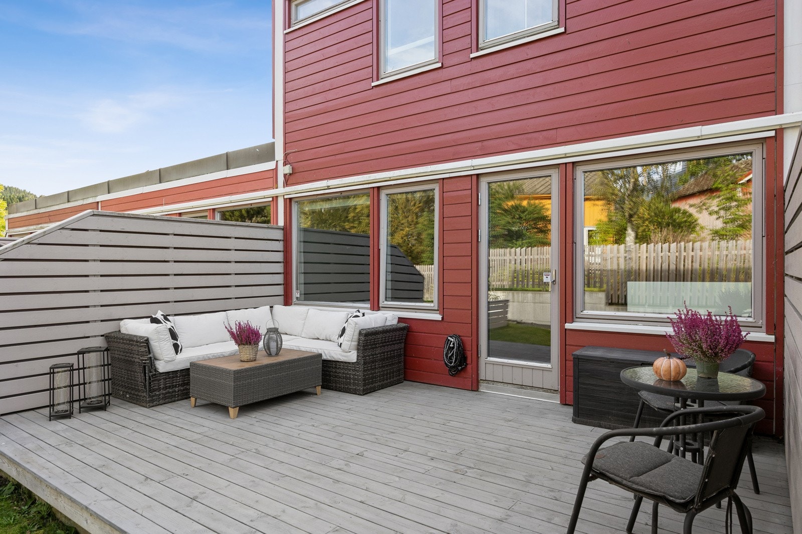 Her kan man ha mange fine stunder med nytraktet kaffe og morgensol. Galleribilde