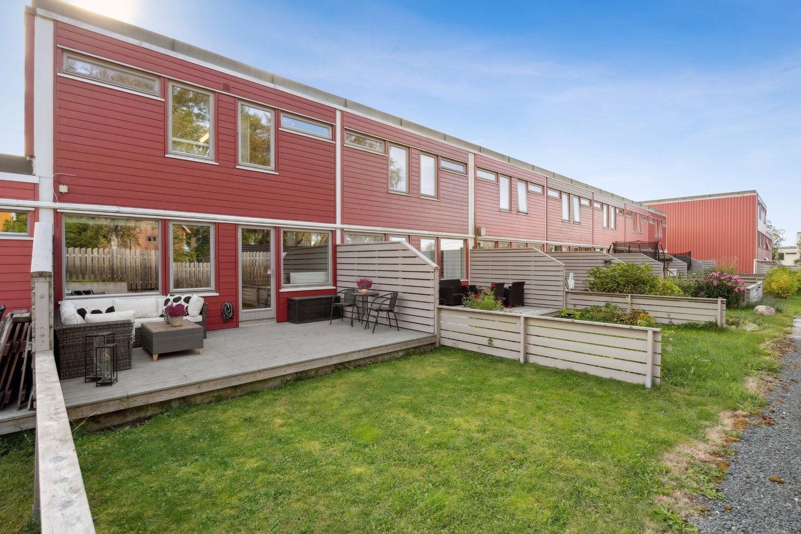 I tilknytning terrassen har man en fin liten hageflekk. Galleribilde