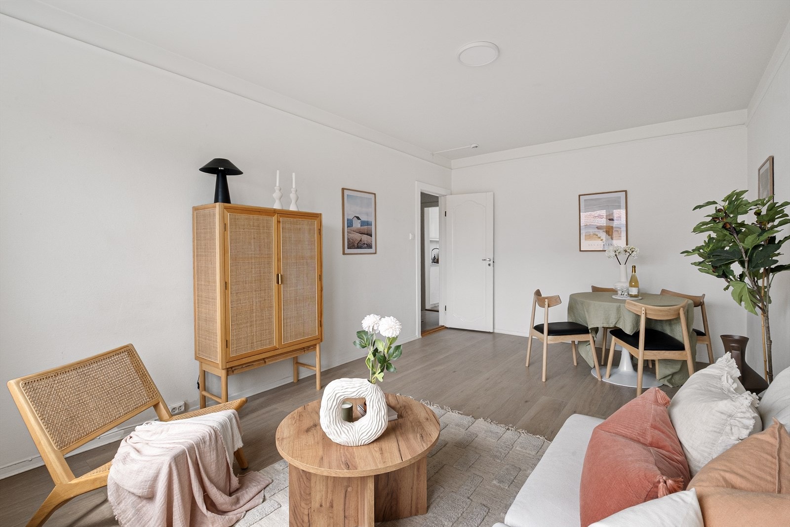 Varmtvann, fyring og internett er inkludert i felleskostnadene. Galleribilde