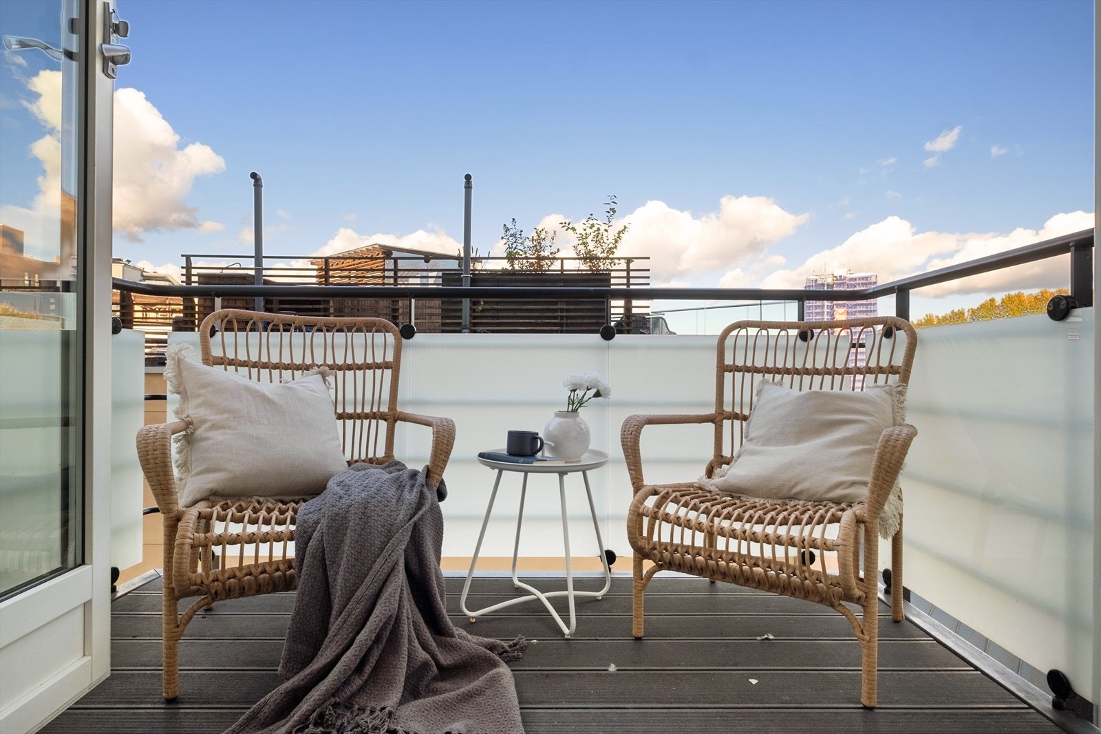 Hyggelig balkong med plass til utemøblement. Galleribilde