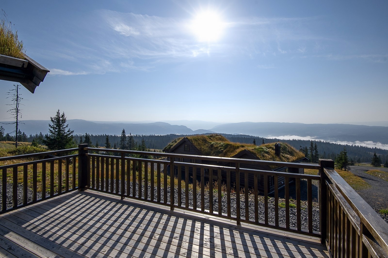 Terrasse hvor praktfull utsikt kan nytes Galleribilde