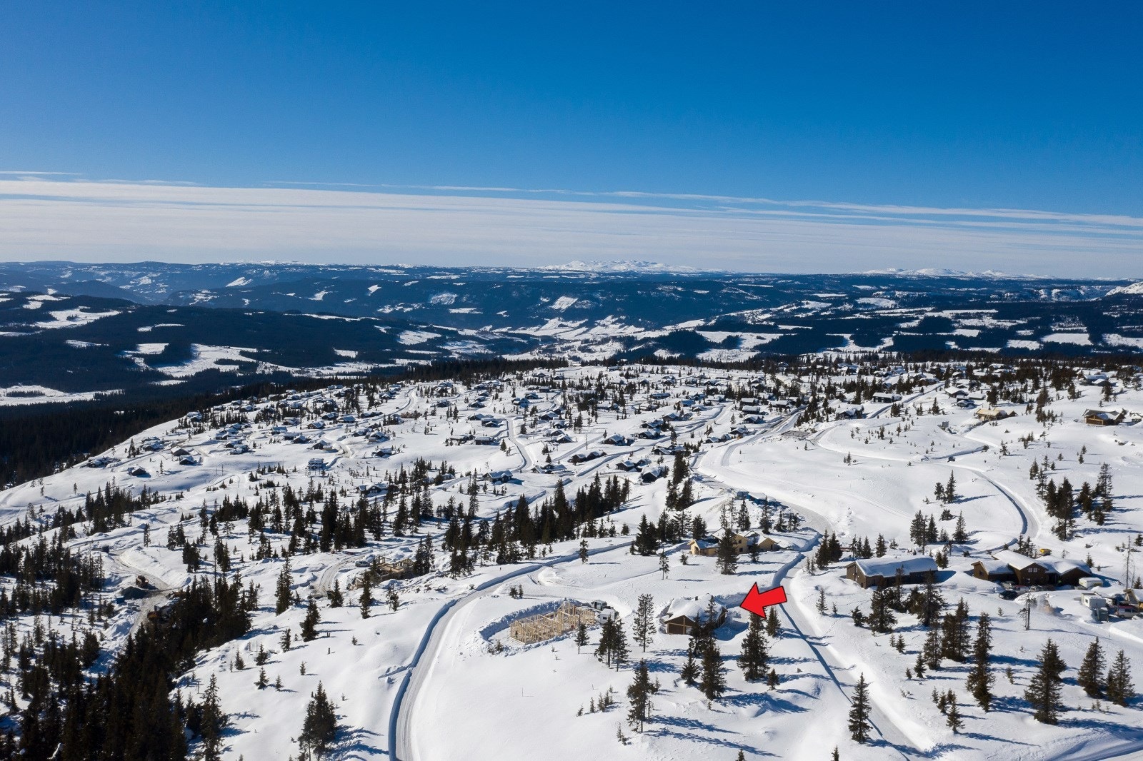 Eiendommen ligger i et nyere hyttefelt på Musdalsæter som er under utvikling Galleribilde