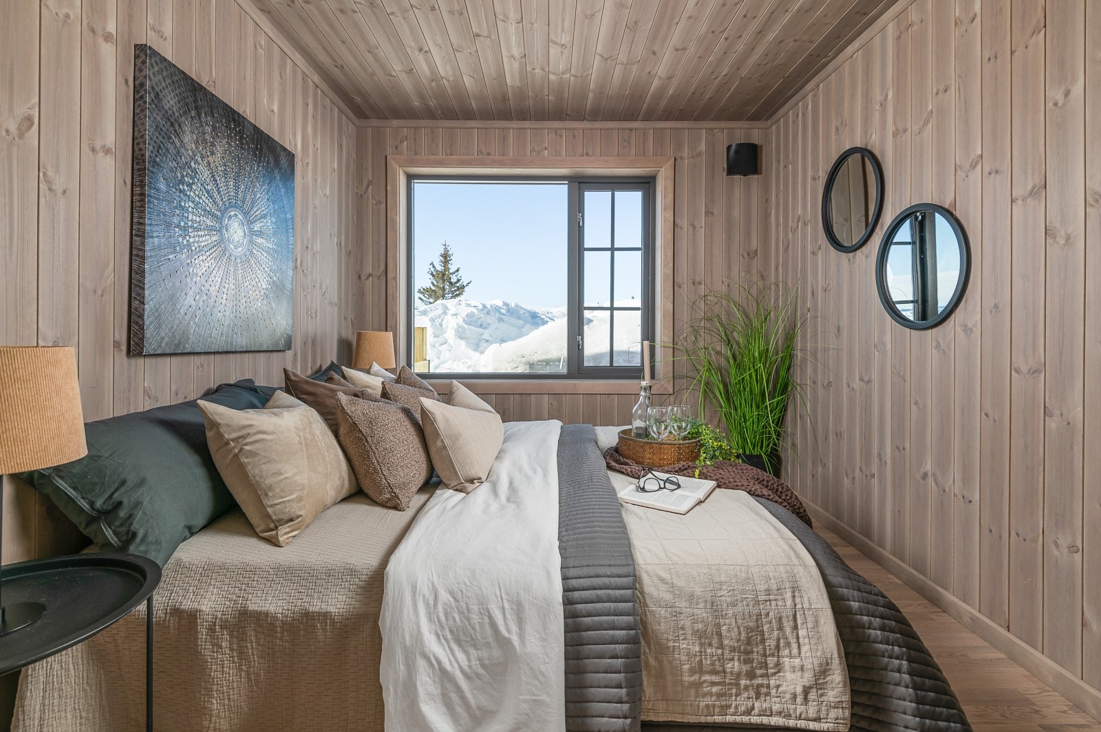 Det er fire soverom i hytta hvor alle har en god størrelse Galleribilde