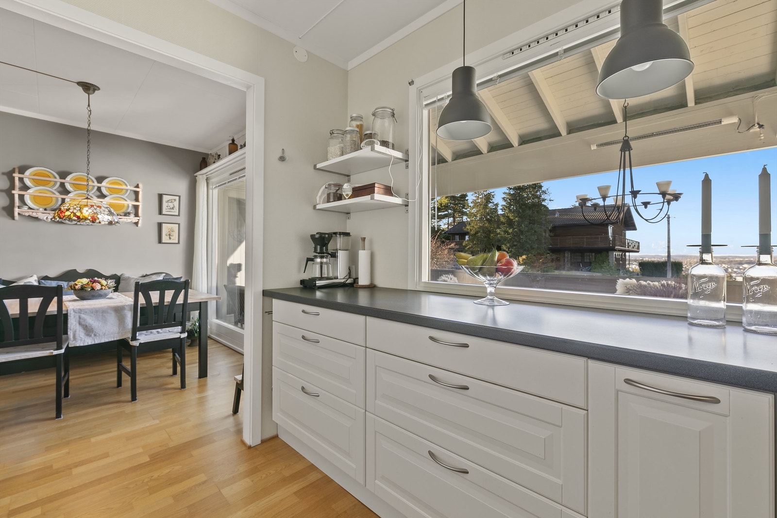 Masse skap og benkplass Galleribilde