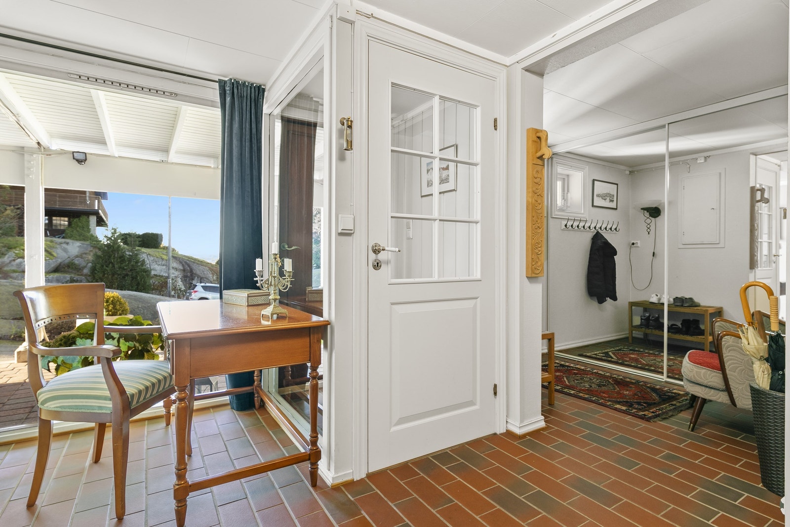 Entre / garderobe Galleribilde