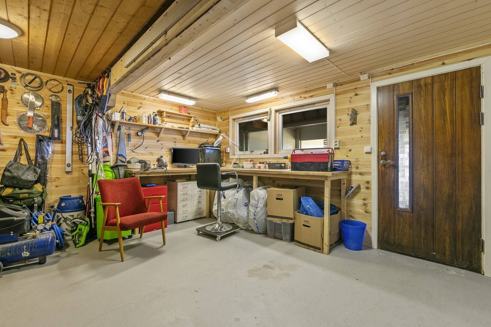 Verksted/bod i underetasjen. Mulighet til å gjøre om til garasje? Galleribilde