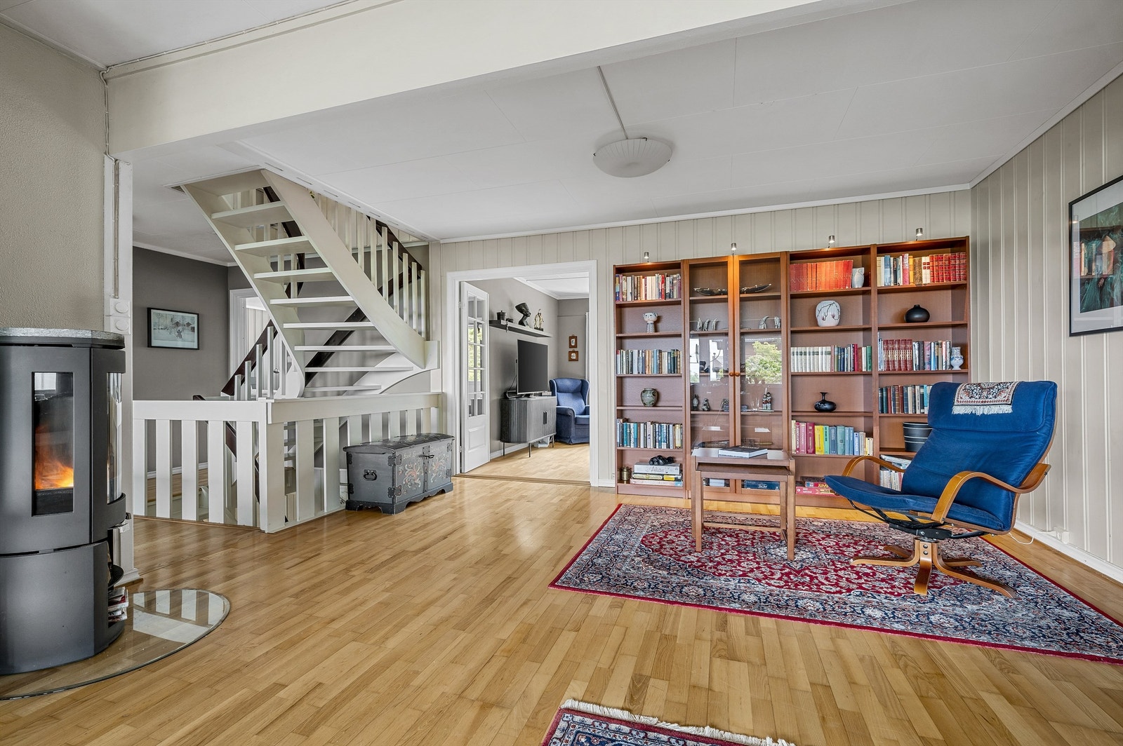 Stor og romslig stue/spisestue Galleribilde