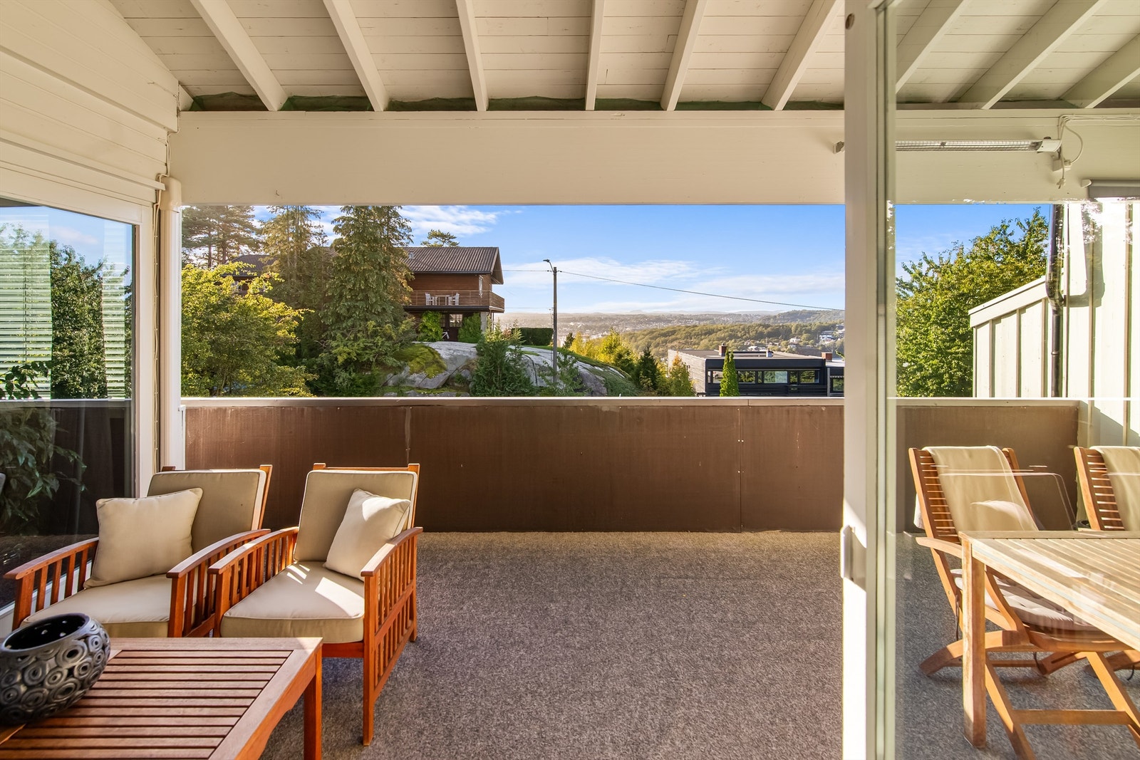 Romslig og med god plass til ute møblering Galleribilde