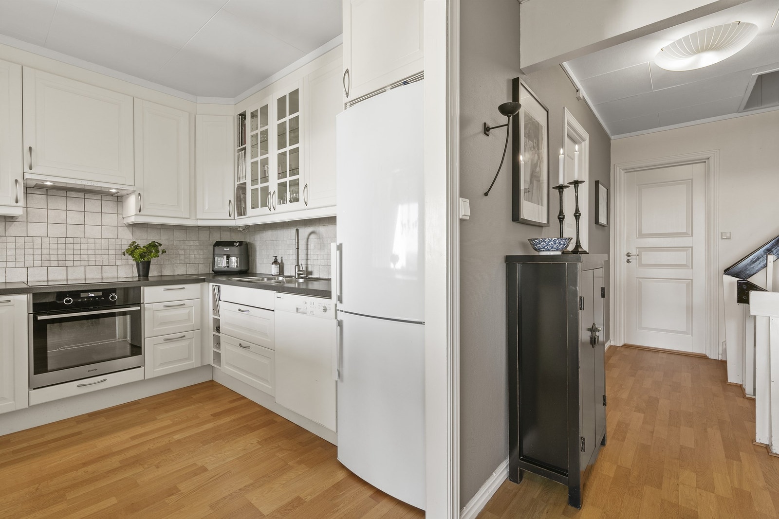 Pent og praktisk kjøkken Galleribilde