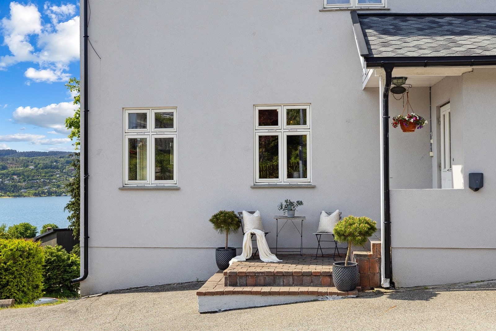 Velkommen inn til en innholdsrik leilighet i Sogstiveien 125. Galleribilde