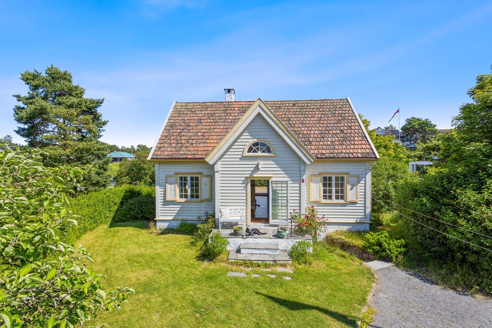 Det aller beste med Solstua er den unike kombinasjonen av beliggenhet, sjel og livskvalitet. Galleribilde