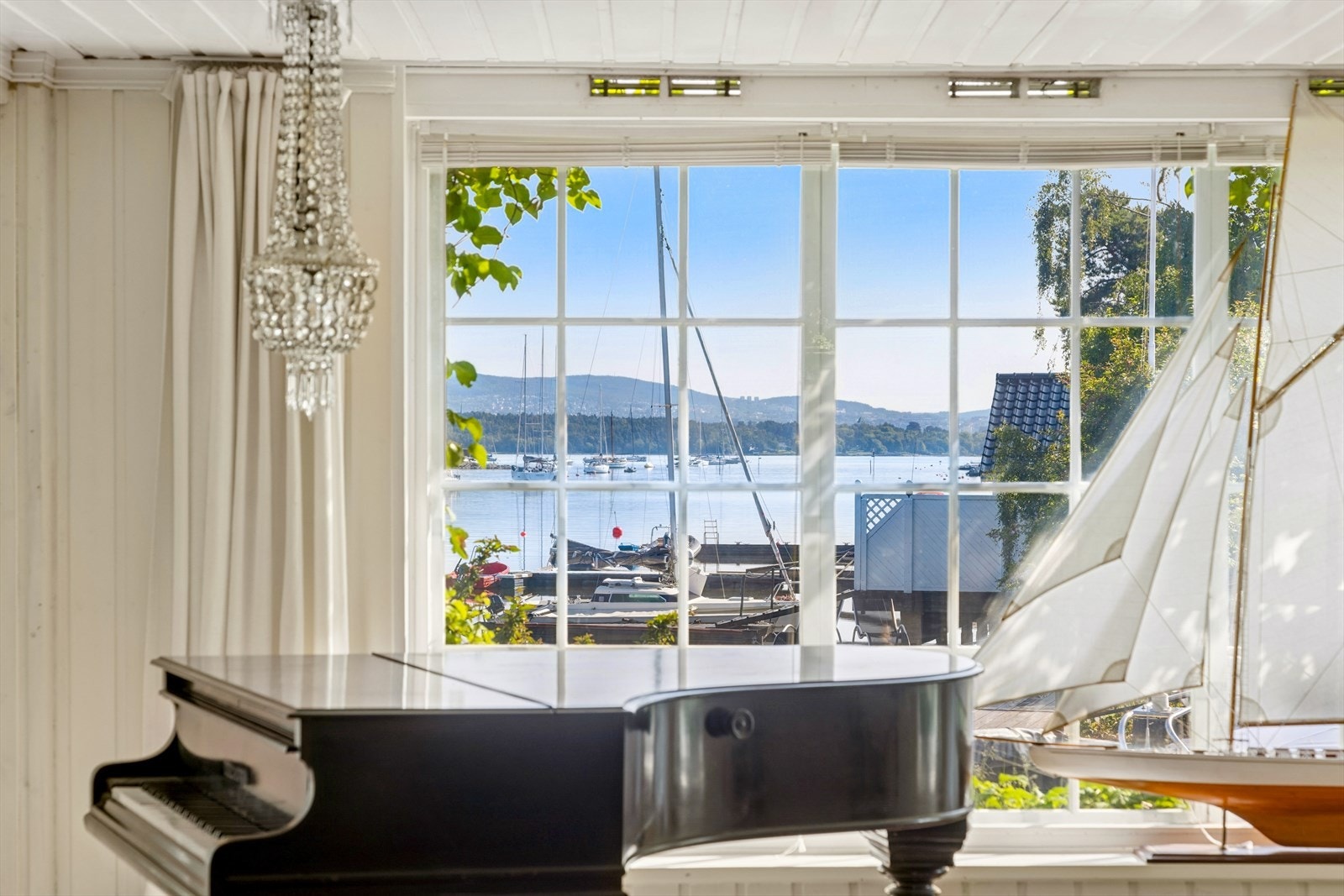 Musikkværelse med fin utsikt over Snarøykilen. Galleribilde