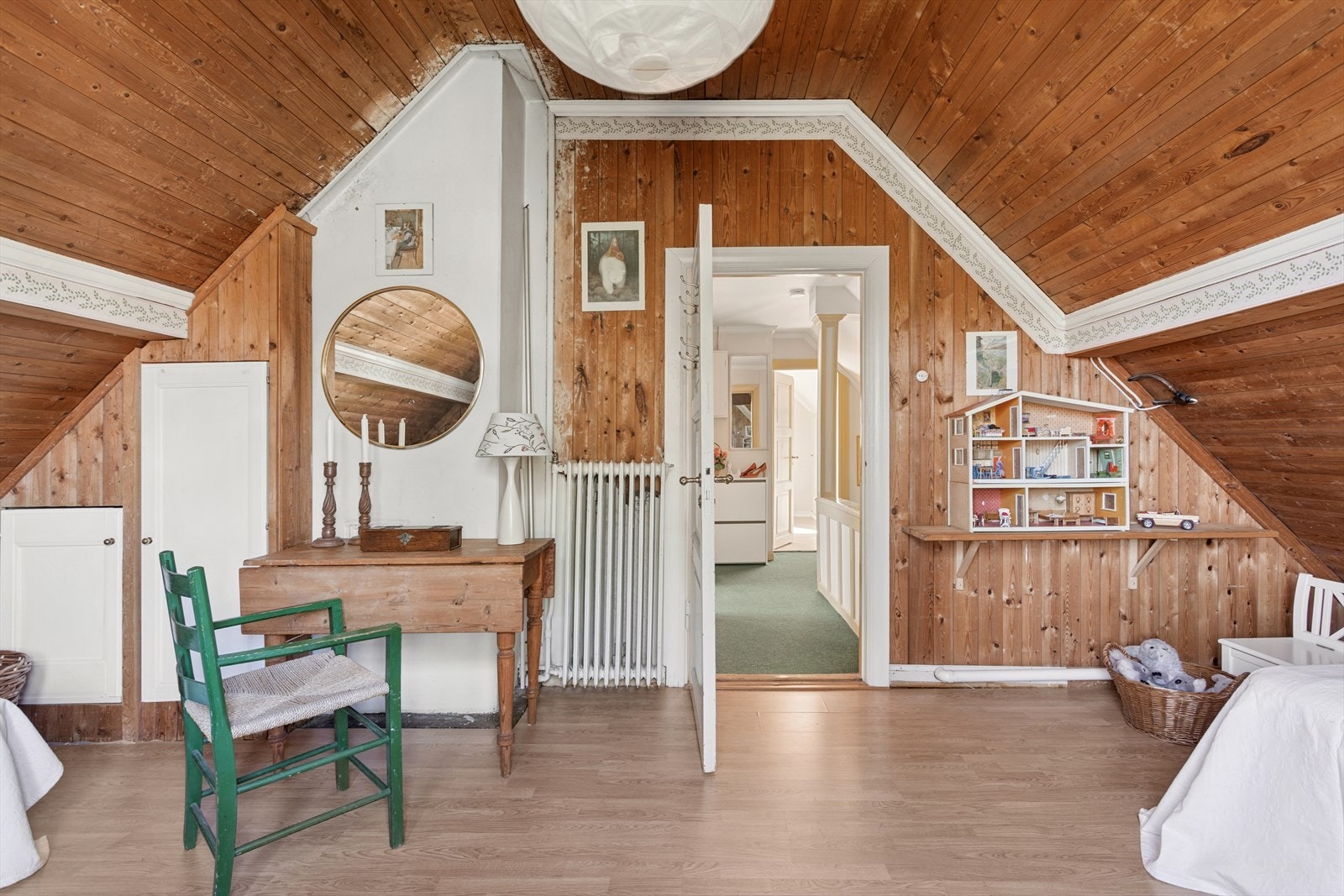 Soverommene har en lun og rolig utførelse som kler husets stil. Galleribilde