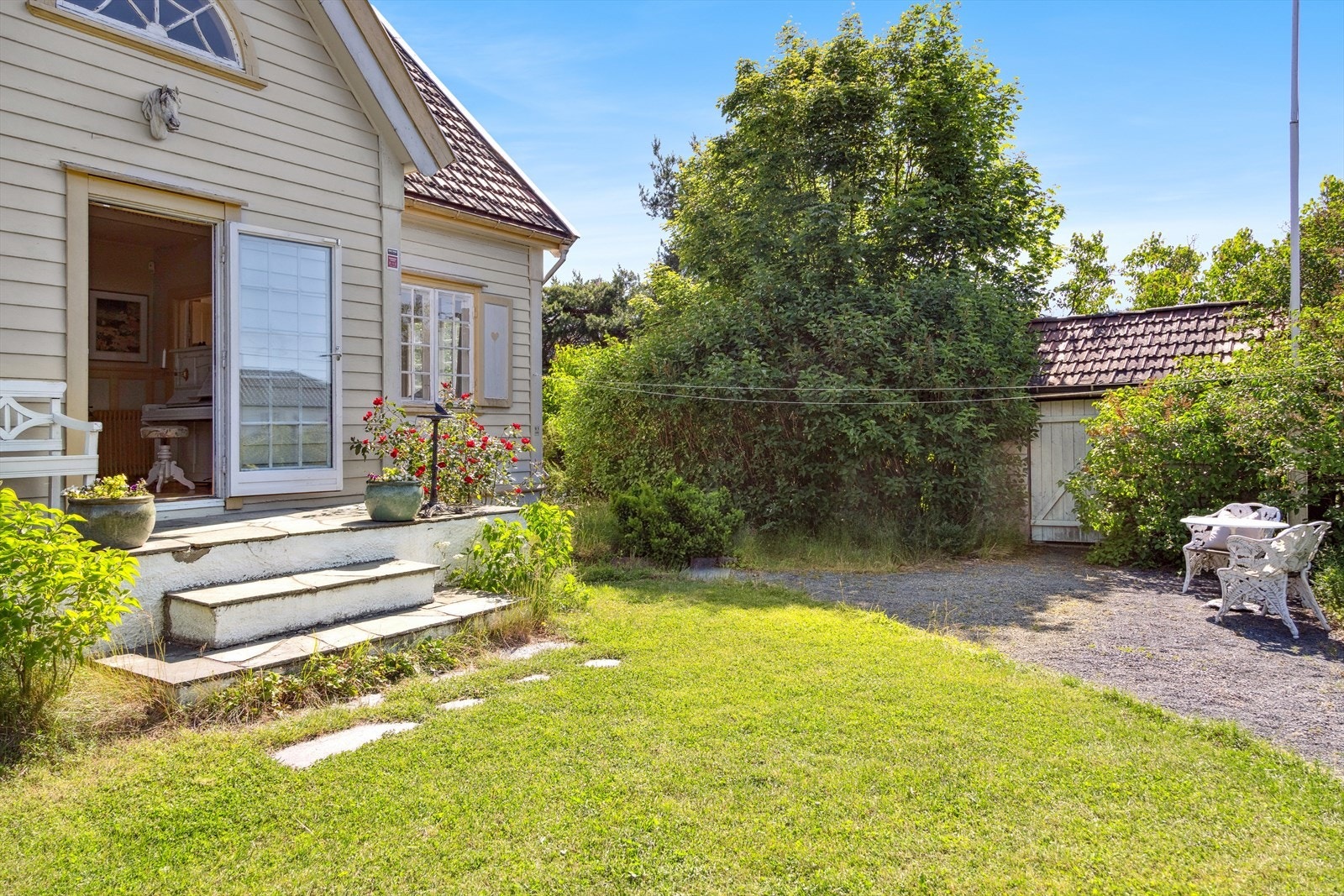 Det er vanskelig å tilbringe dagene innendørs når du har disse uteområdene. Du har alltid lyden av fuglekvitter og bølgesus som bakteppe. Galleribilde