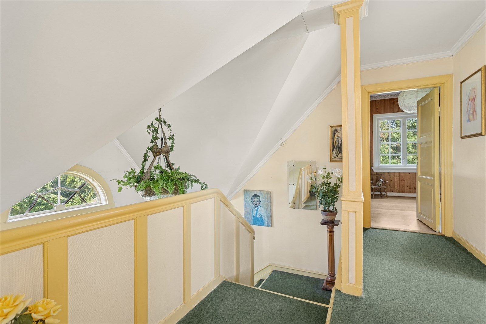 I denne etasjen er det to soverom og et bad. Galleribilde