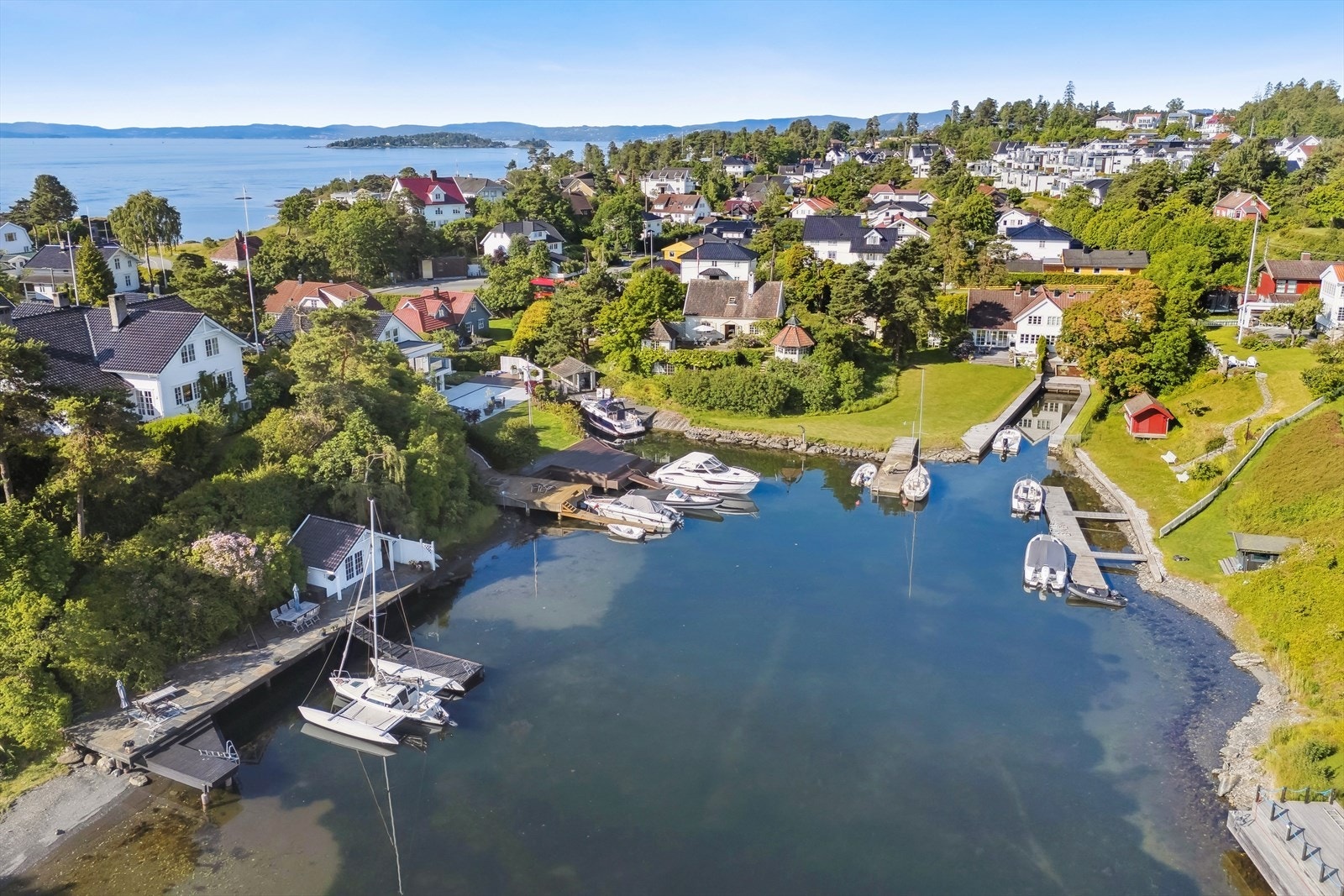 På Snarøya er det nydelig for barnefamilier å bo. Ikke kun på grunn av nærhet til sjøen, men også grunnet sin nærhet til skole, barnehager og fritidstilbud. Galleribilde