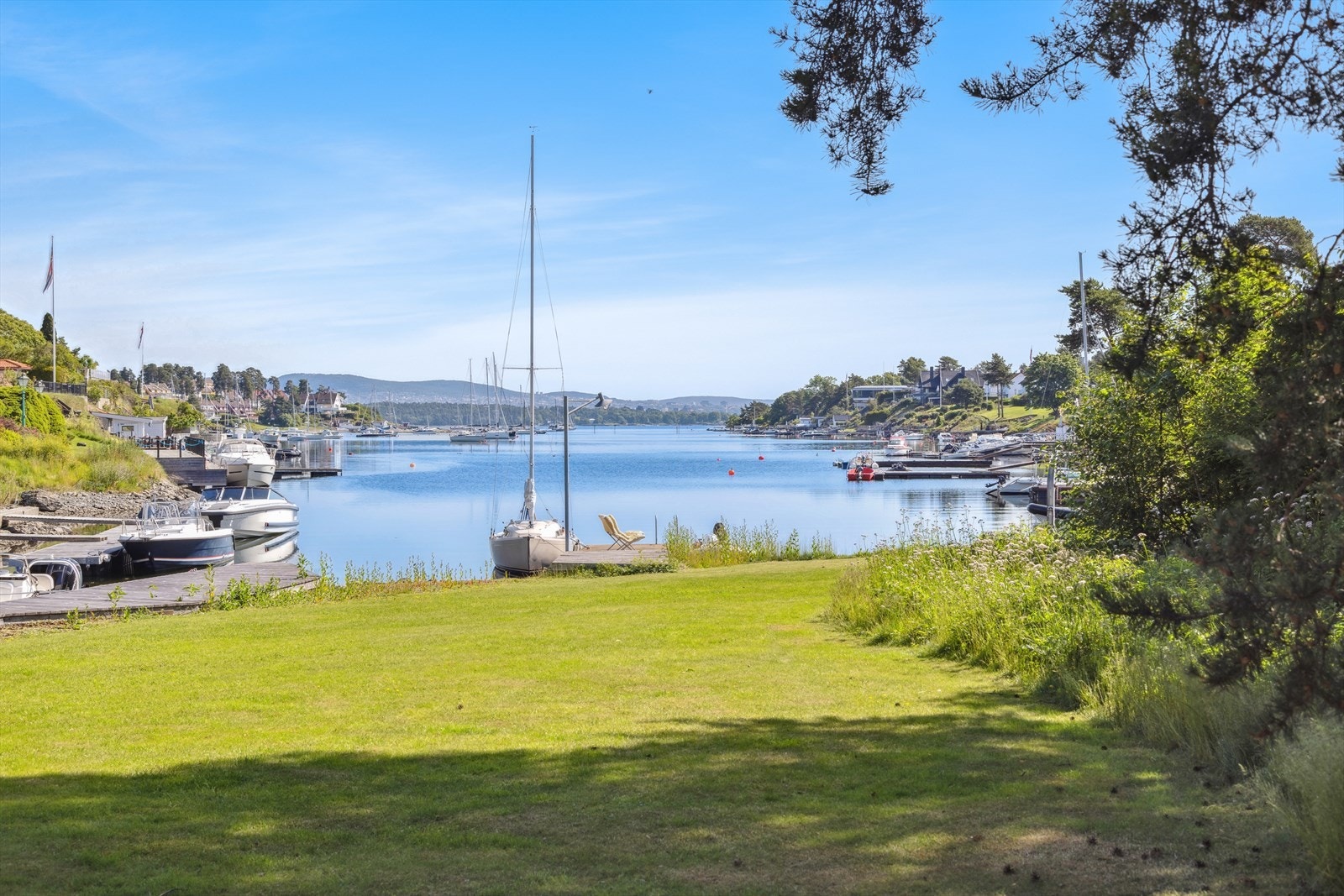 Fra det øyeblikket du ankommer eiendommen, merker du det: stillheten, lyset, utsikten. Galleribilde