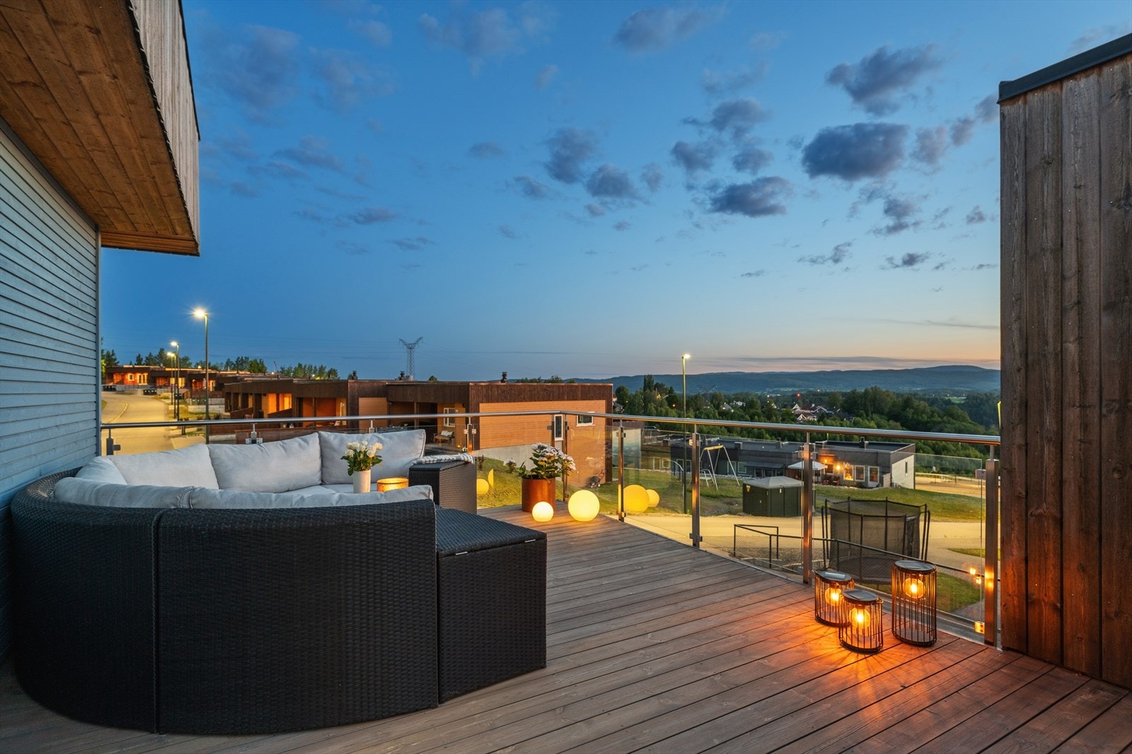 Glassrekkverk er et must med en slik utsikt! Galleribilde