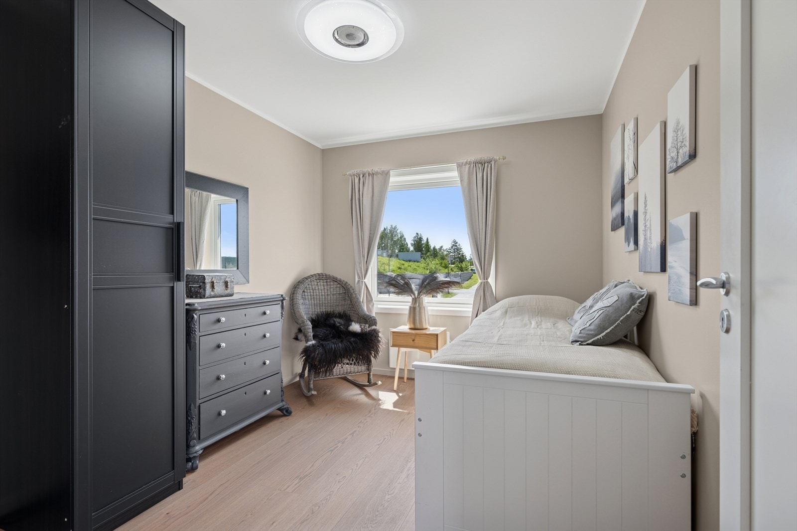 Soverom 2 i delikat utførelse. Galleribilde