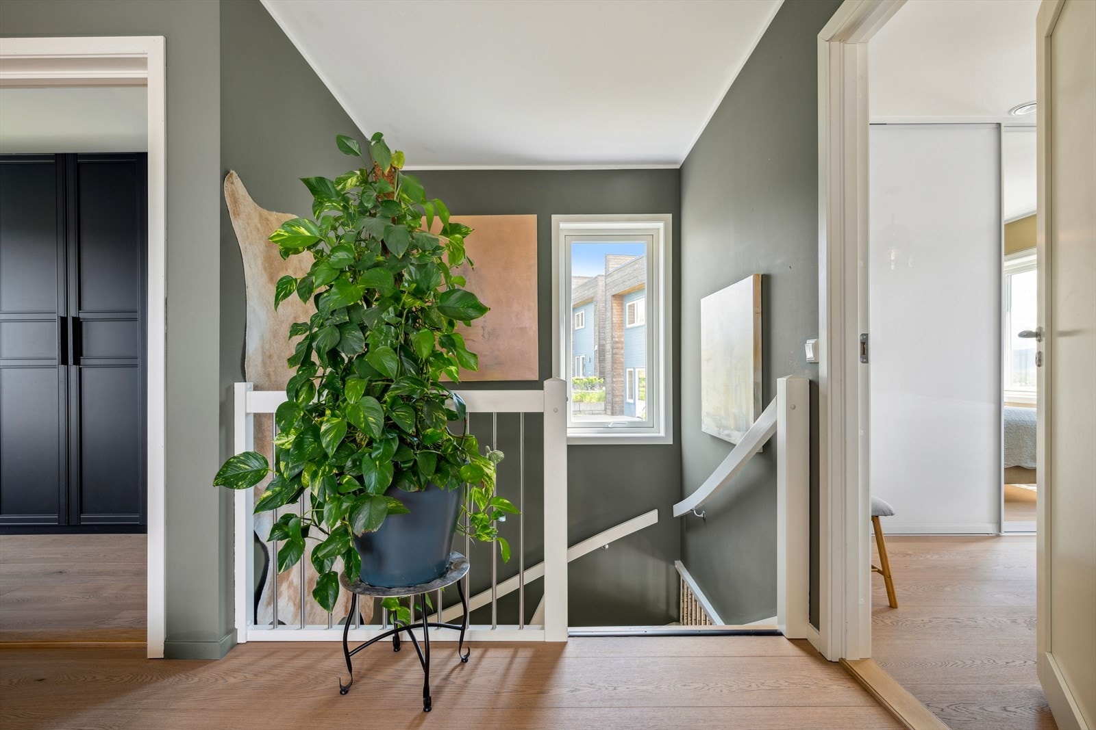 Gled til å oppleve 2.etasje som også byr på en gjennomført stil hva gjelder farger og overflater. Galleribilde