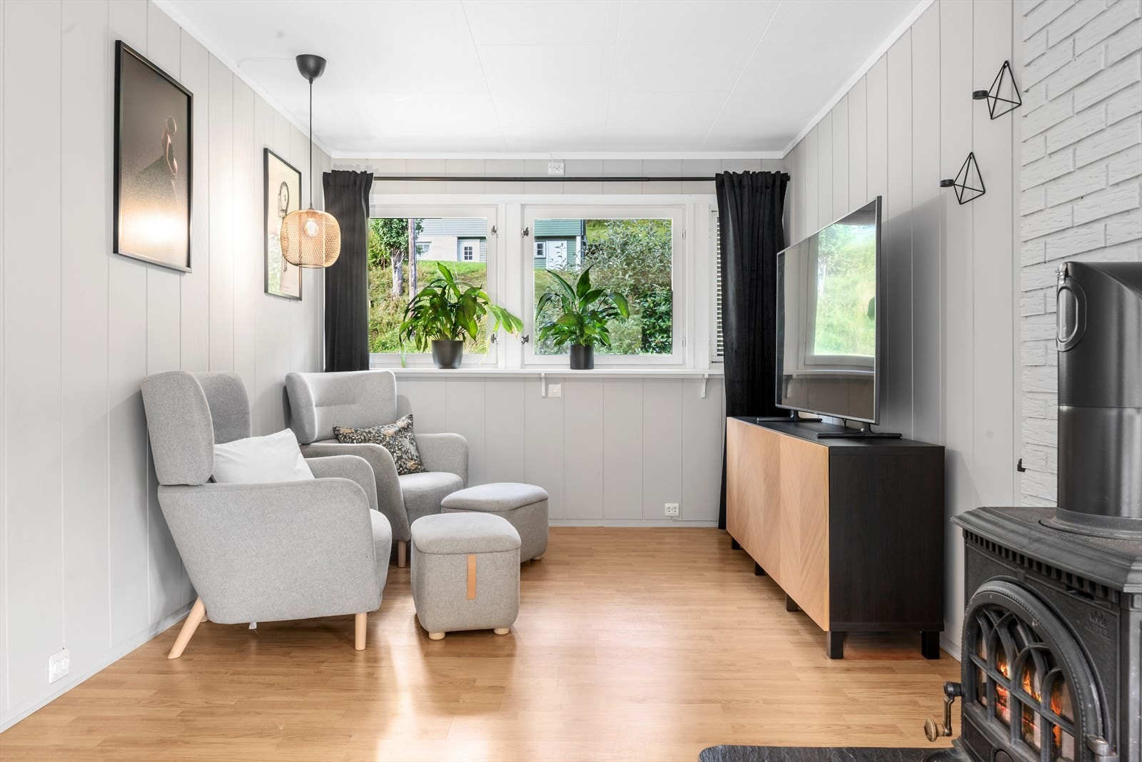 Koselig vedovn gir både varme og stemning i stua Galleribilde