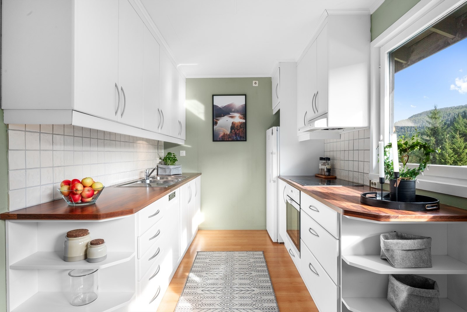 Kjøkkenet har fått TG-1 av takstmann og fremstår i god stand Galleribilde