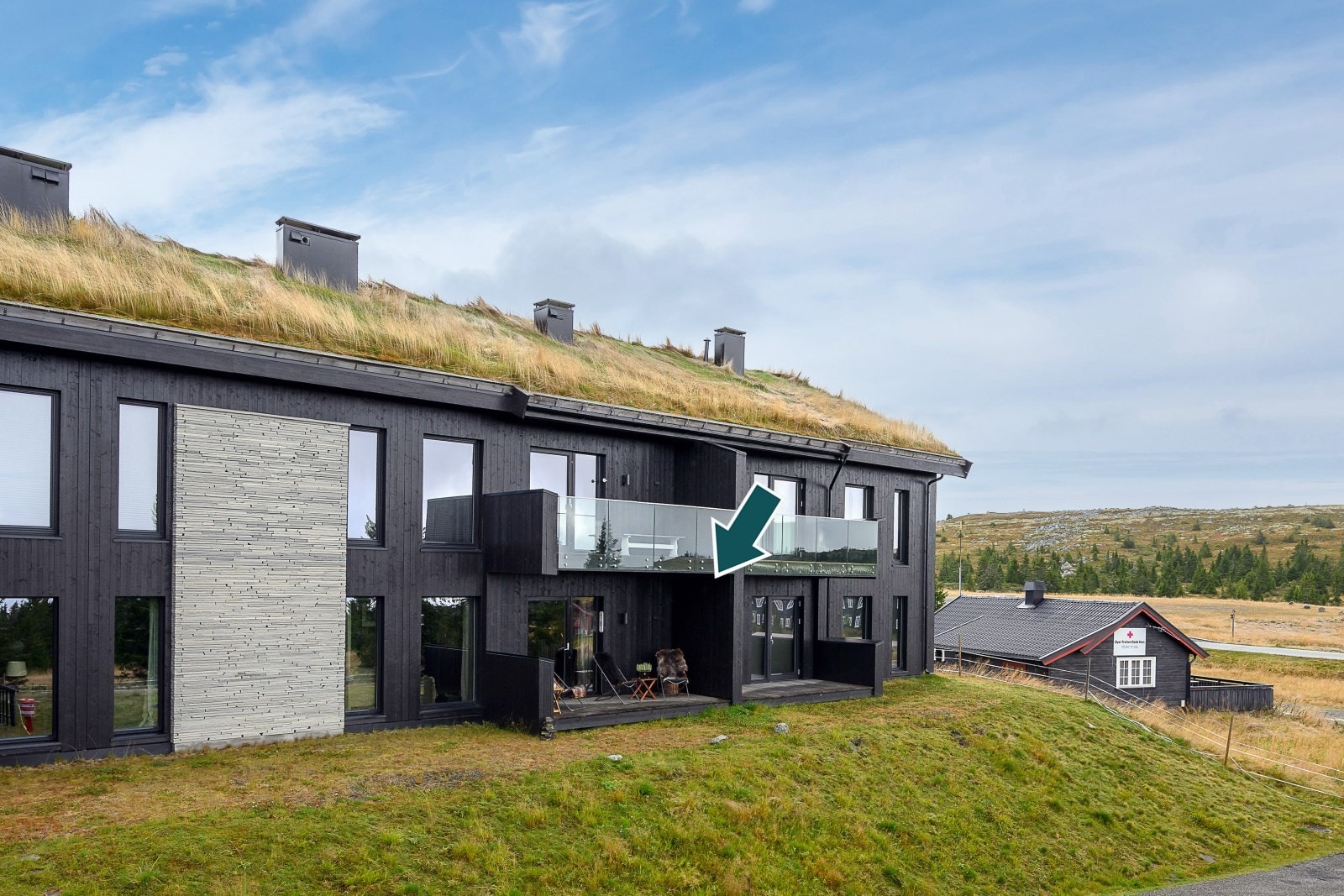 Innbydende fritidsleilighet med ettertraktet beliggenhet på Hafjelltoppen, rett ved Ilsetra hotell med gåavstand til både Gaiastova og Pellestova. Galleribilde