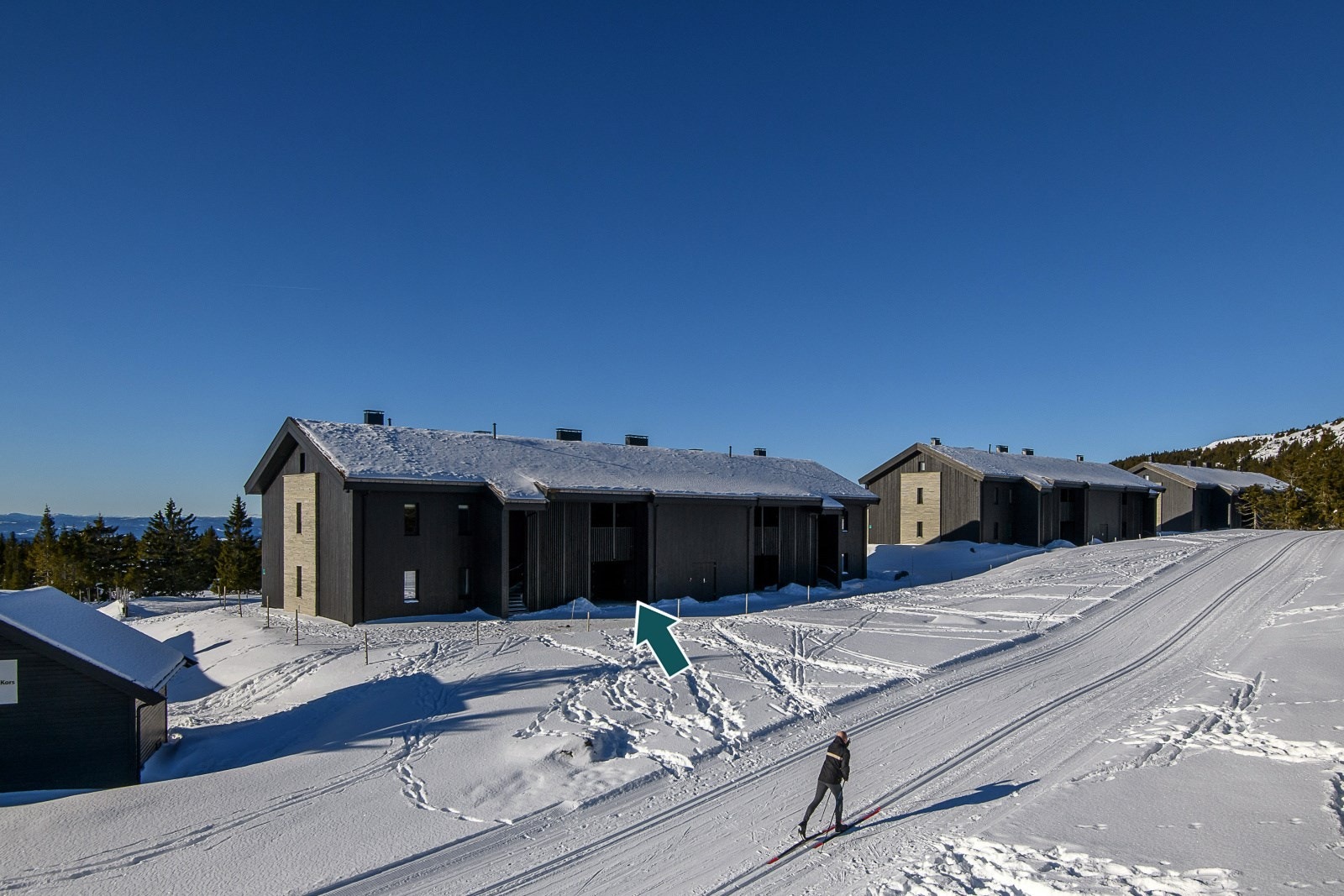 Langrennsløypene går rett bakenfor leilighetsbygget - enklere kan det ikke bli! Galleribilde