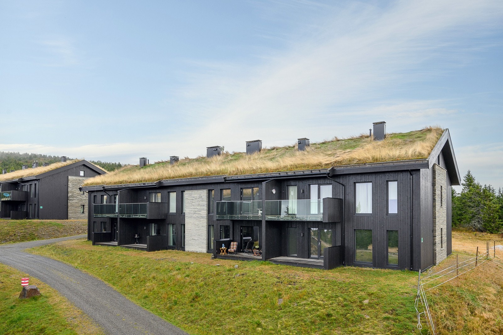 Sameiet består av 41 enheter, som er fordelt på 40 boligseksjoner og 1 næringsseksjon (garasjeanlegg). Galleribilde