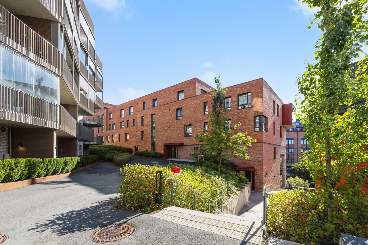 Velkommen til Nordsetervegen 3! Meget sentralt beliggende leilighet, hvor felles arealer er pent opparbeidet. Galleribilde