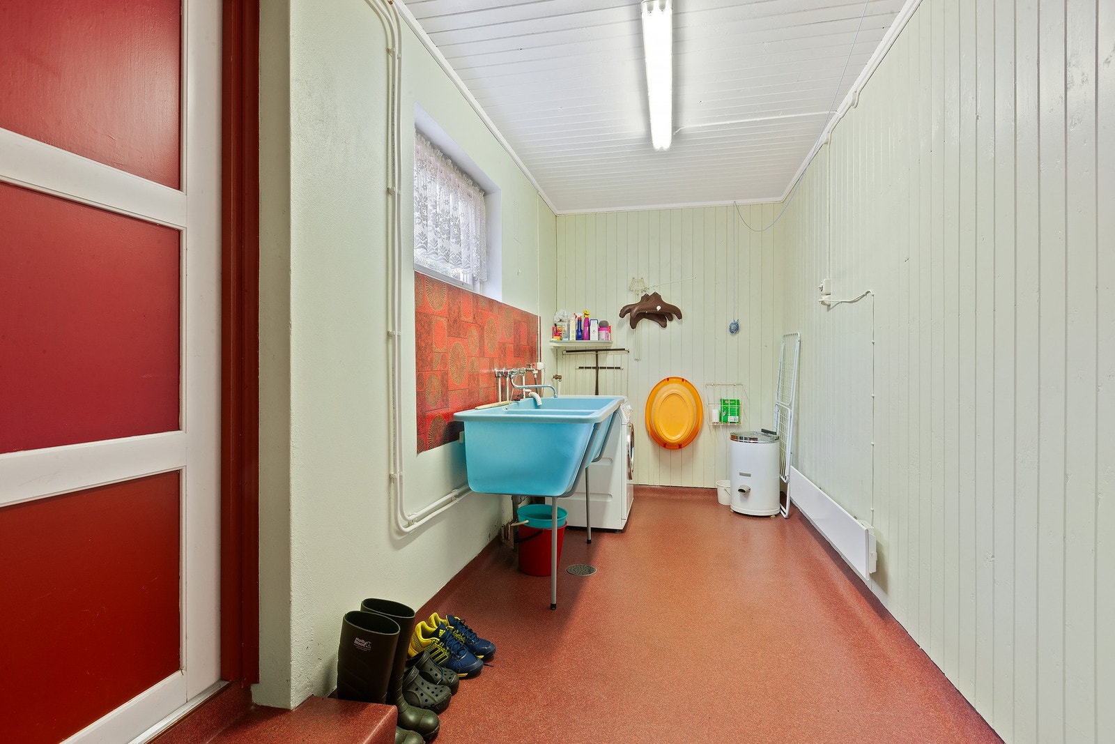 Vaskerom med utslagsvask Galleribilde