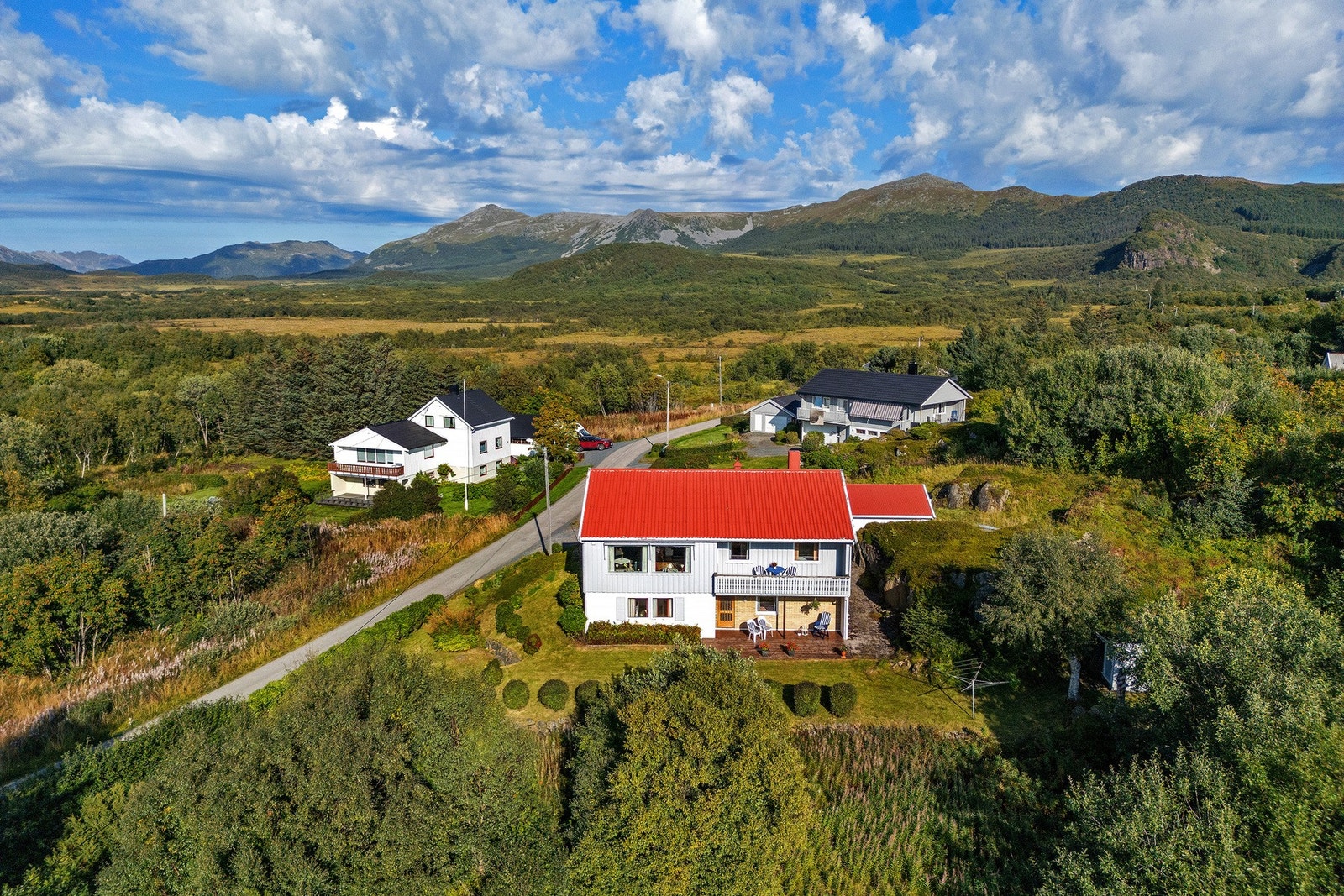 Enebolig med gode solforhold Galleribilde