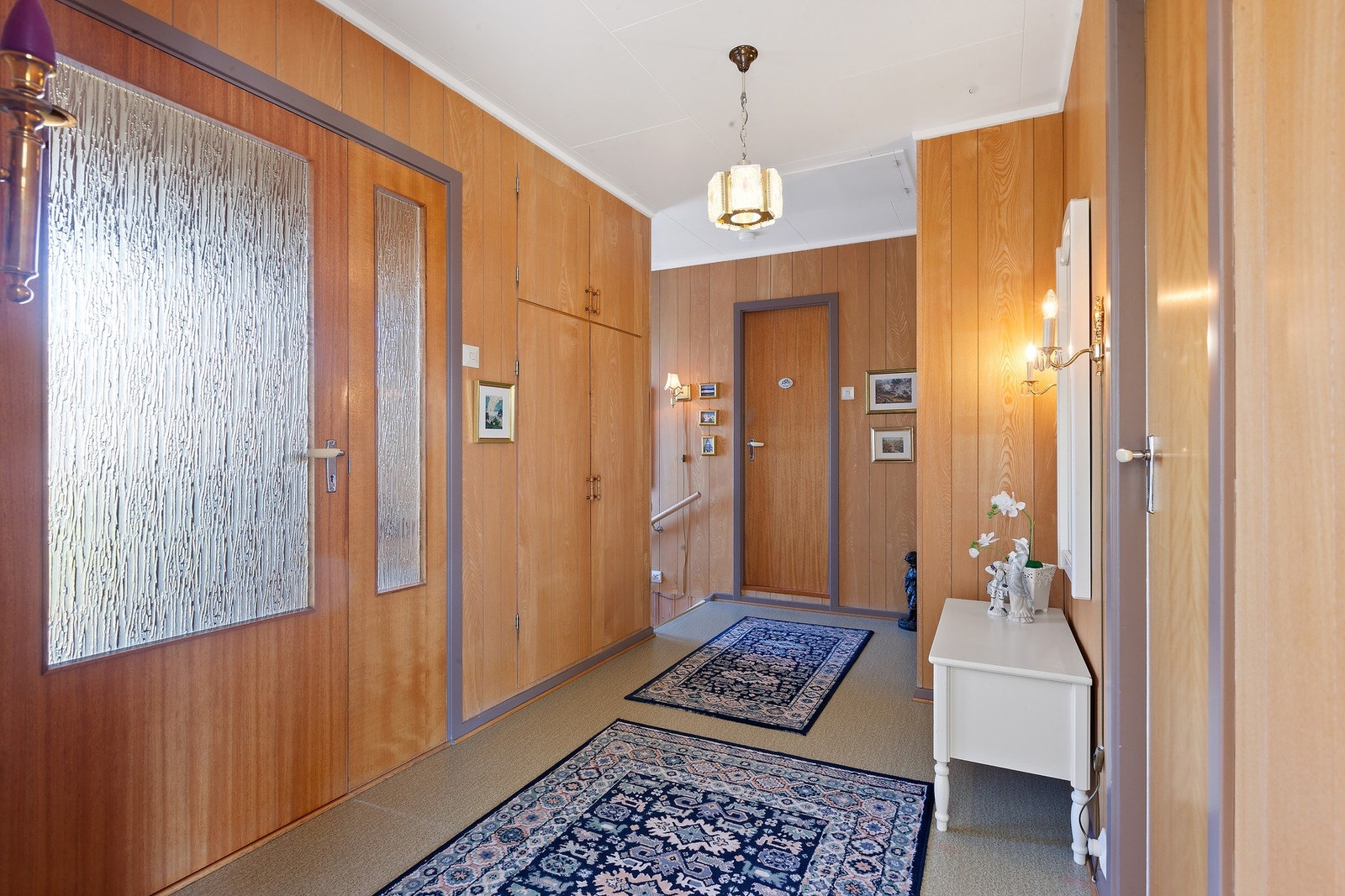 Videre inn i en mellomgang Galleribilde