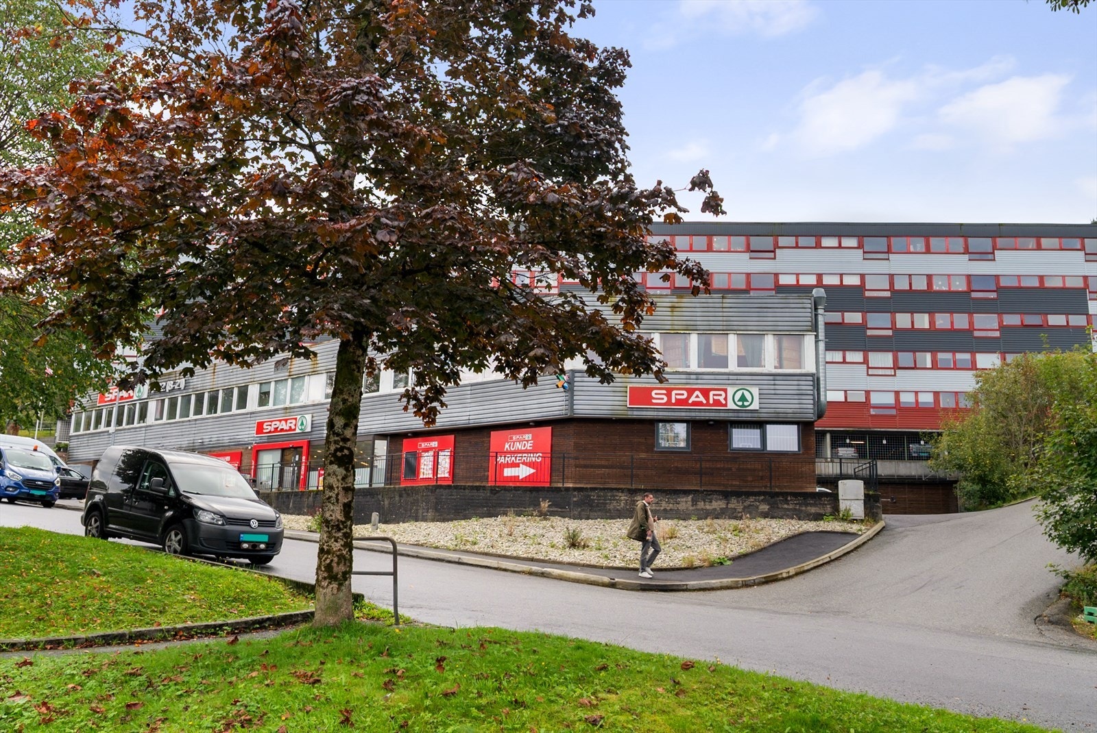 Leiligheten har en sentralt beliggenhet i "Butikkblokken". Galleribilde