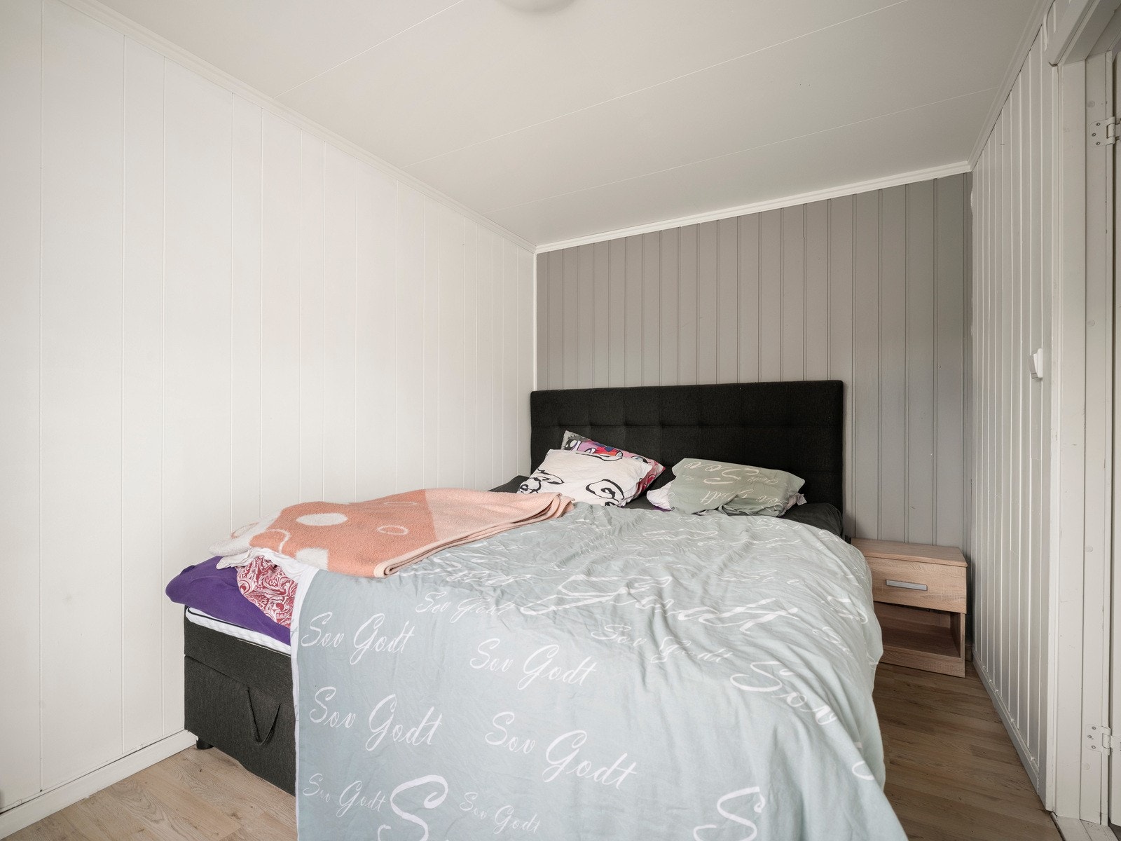 Leiligheten har totalt 2 soverom. Dette er hovedsoverommet. Galleribilde