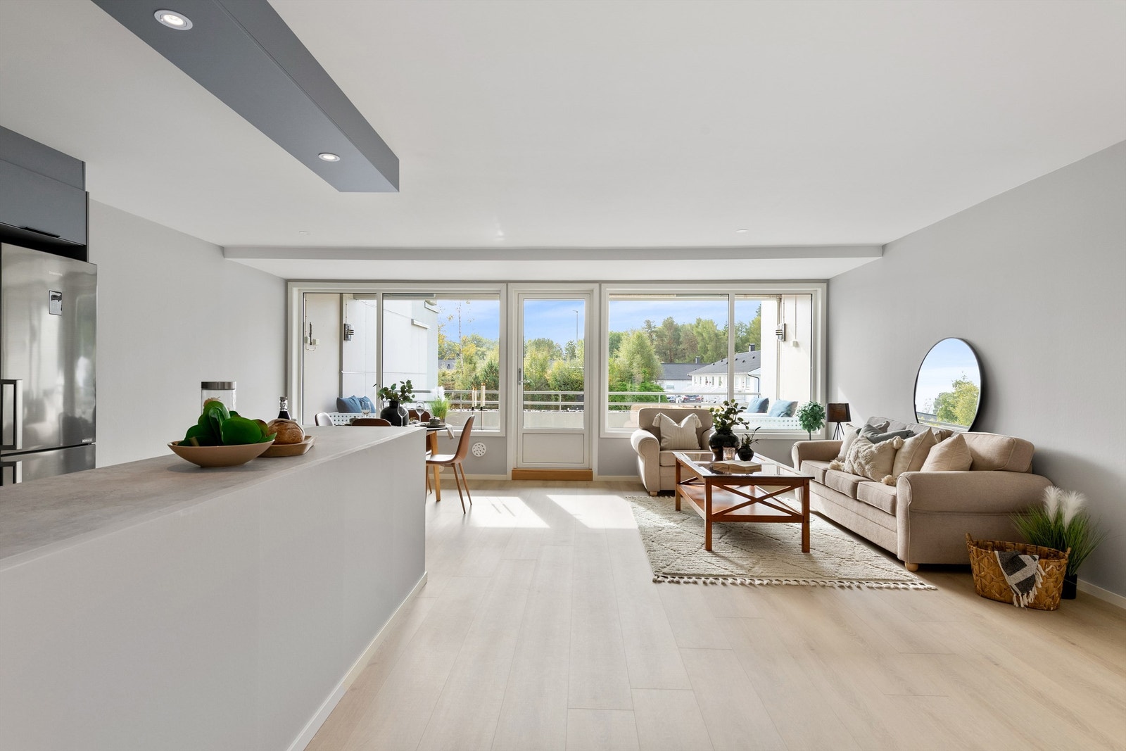 Leiligheten inneholder 2 soverom, bad, toalettrom, vaskerom, entrè, bod, stue/kjøkken og utgang til veranda Galleribilde