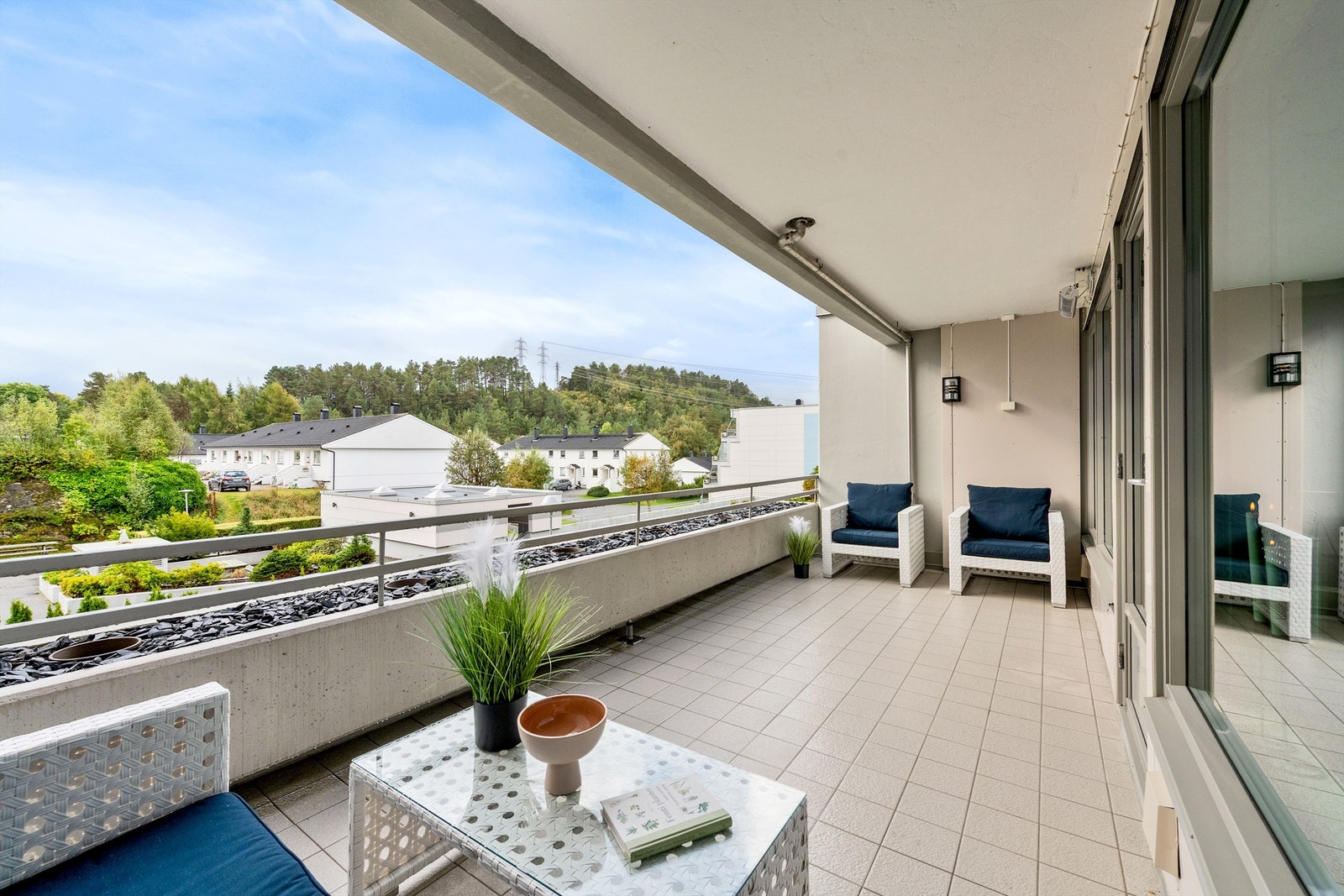 Sørvendt veranda på ca. 15 kvm Galleribilde