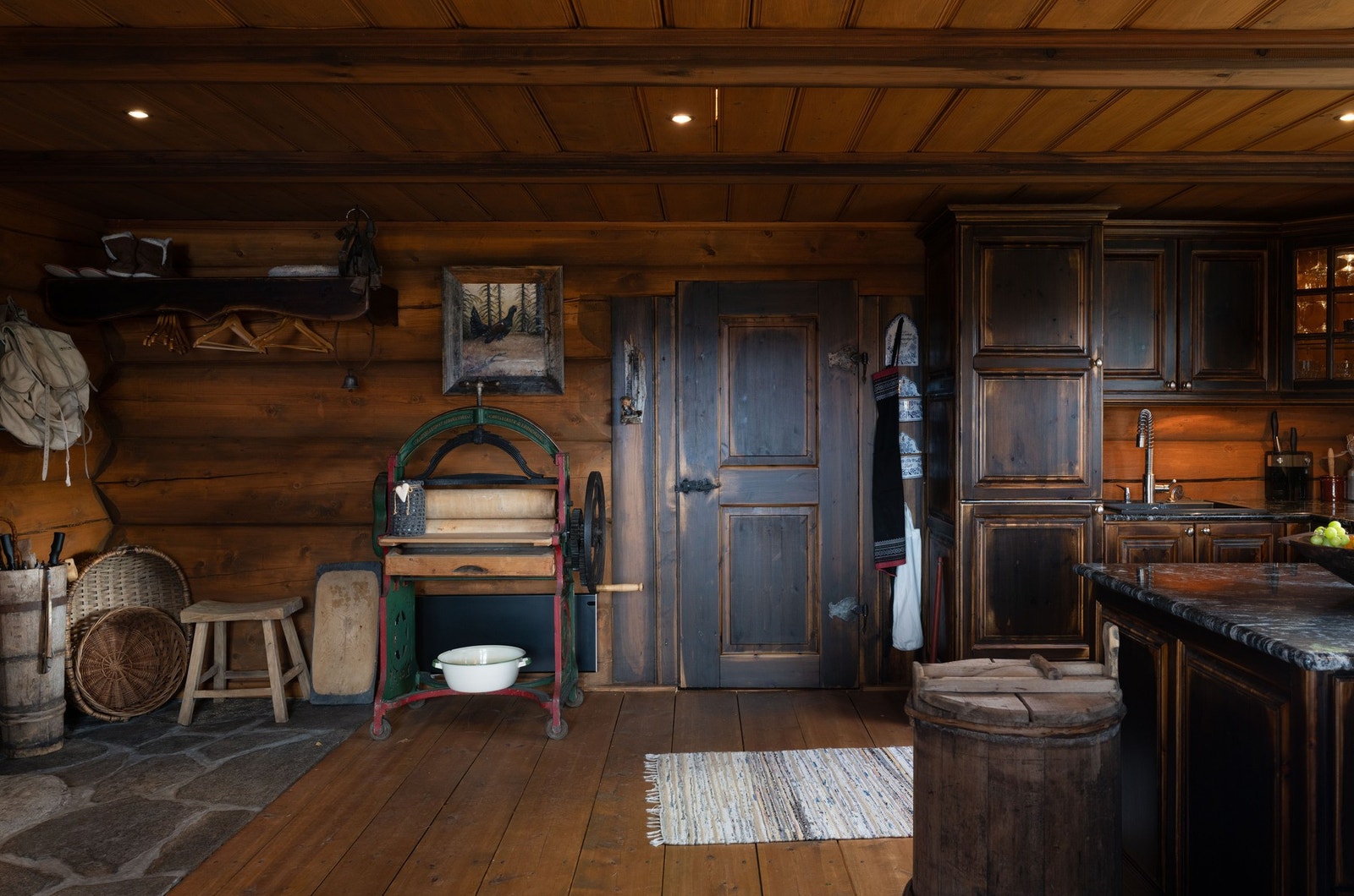 Låven er på 158 kvm og inneholder: Stue, kjøkken, bad, hall, TV-stue, to soverom, garasje og teknisk rom.