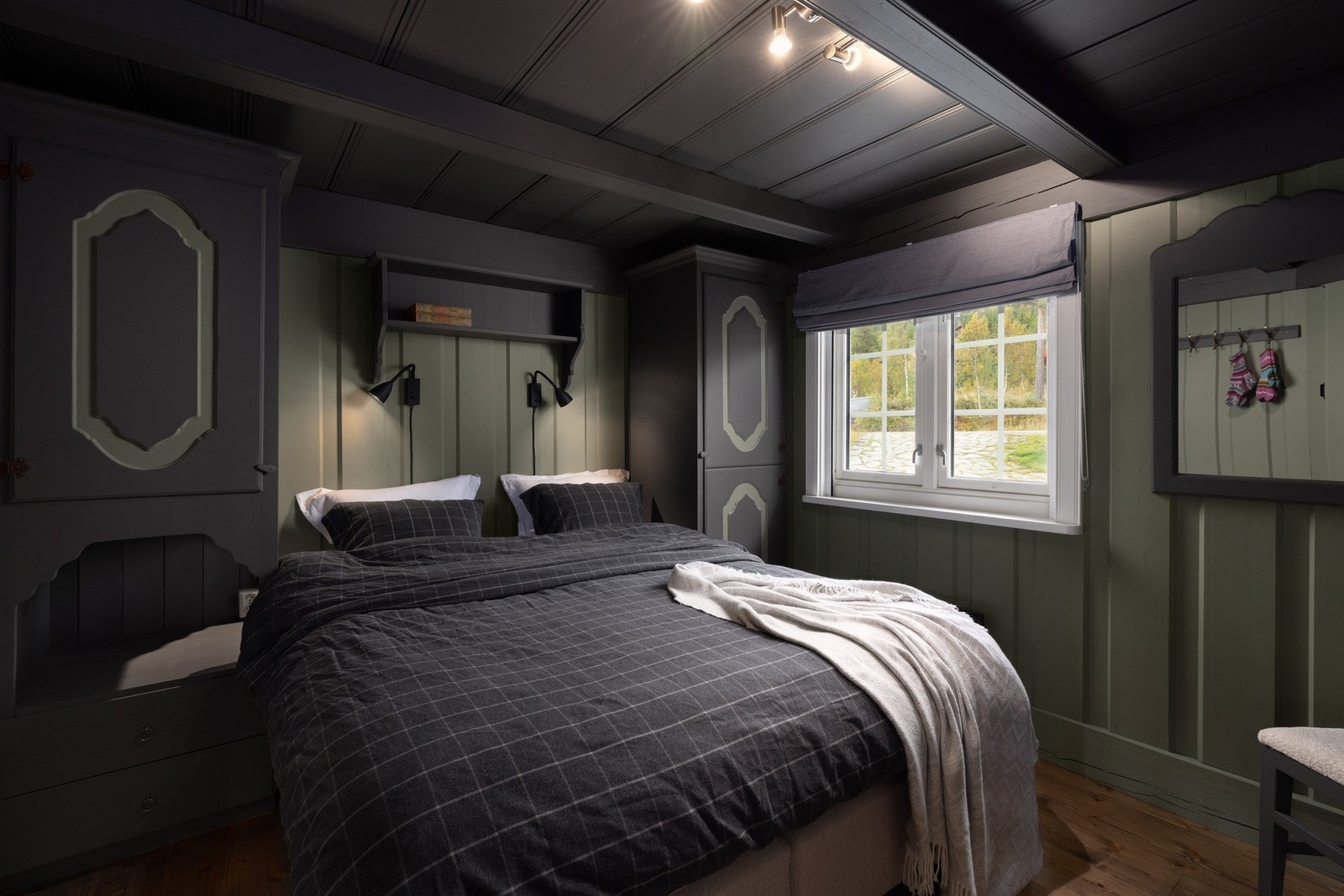 Soverom 3 med tilhørende garderobeskap.