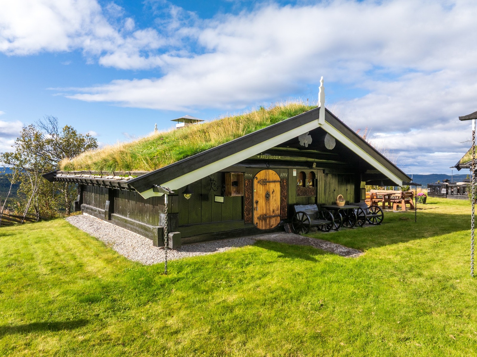 Eiendommen har en meget hyggelig årestugu.