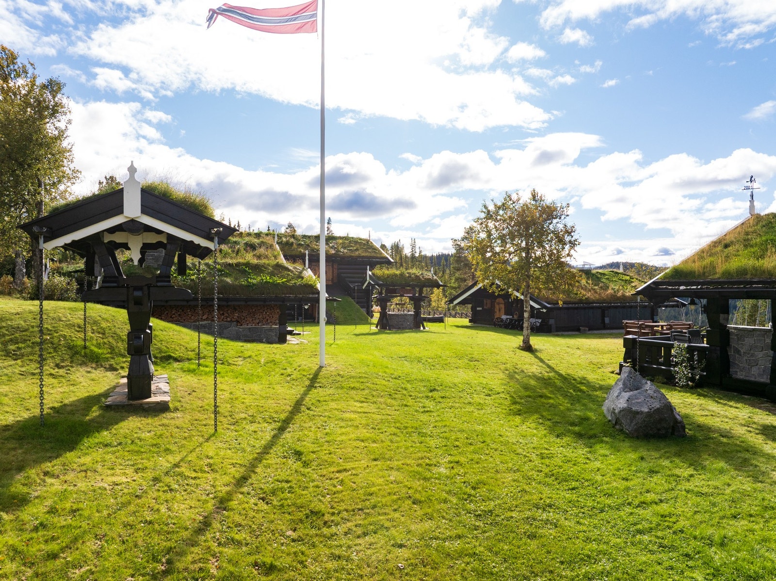 Videre er det anneks  som ligger på hyttetunet.