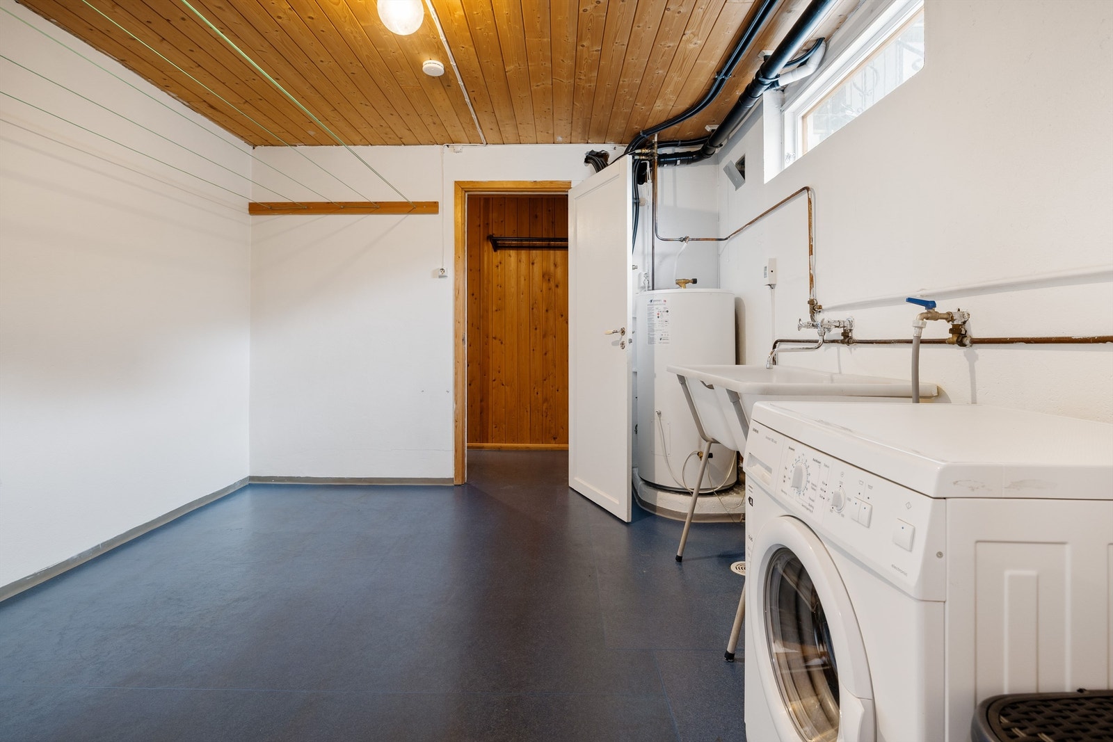 Vaskerom. Galleribilde