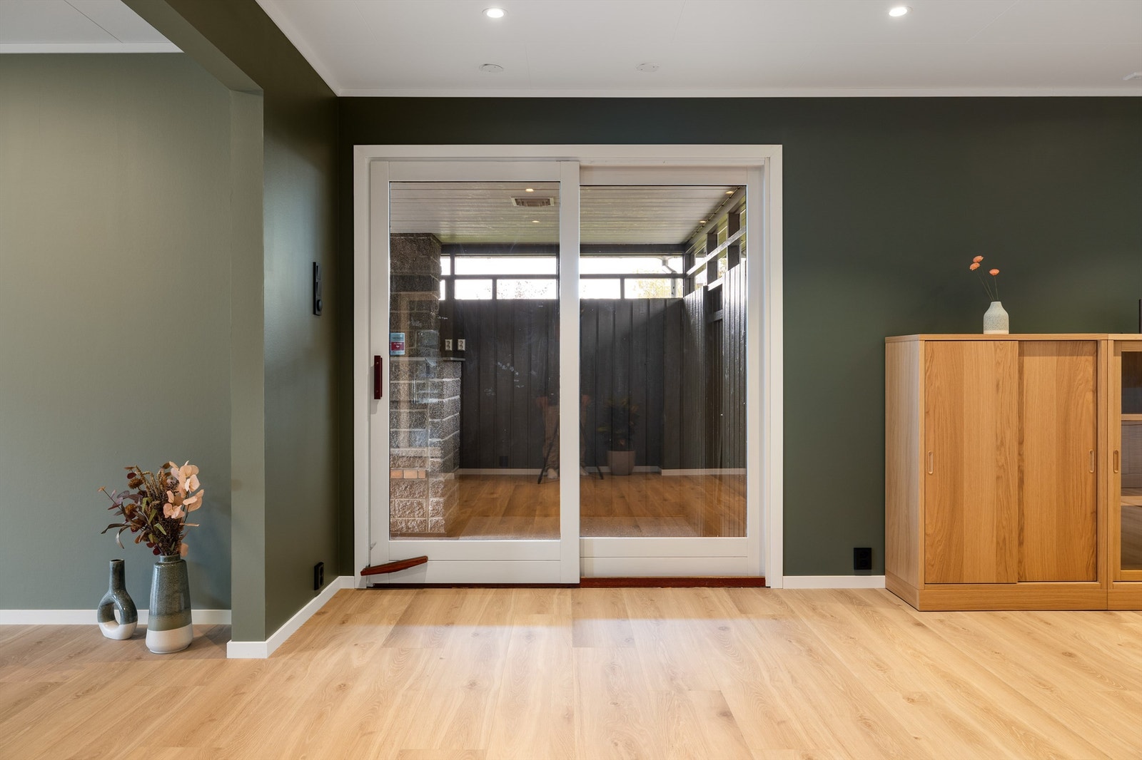 Fra stuen er det også utgang til veranda og utestue. Galleribilde