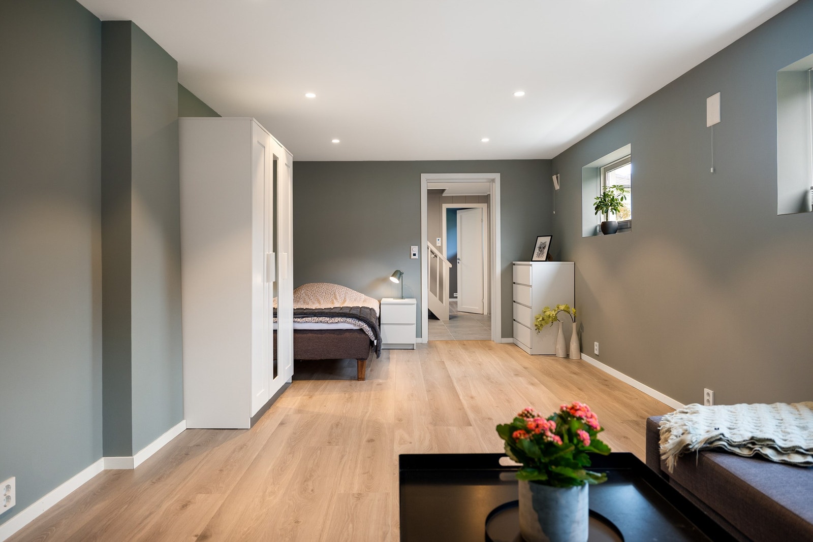 Spotter i tak og nye overflater. Galleribilde