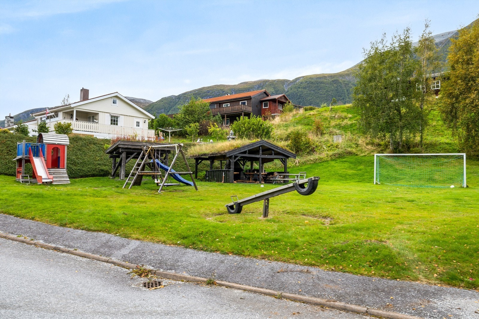 Lekeplass like i nærheten. Galleribilde