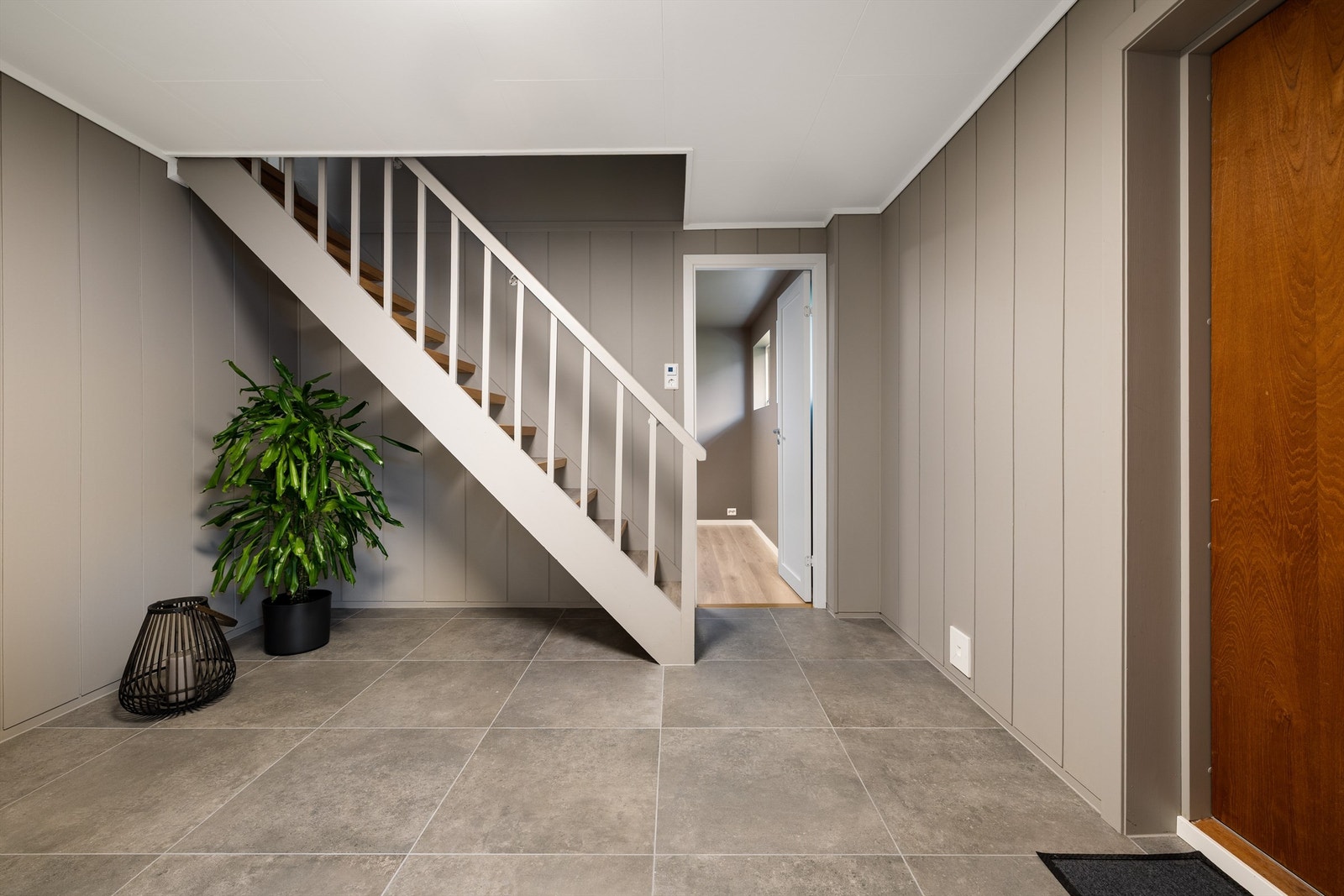 Vi beveger oss ned i boligens 1. etasje. Galleribilde