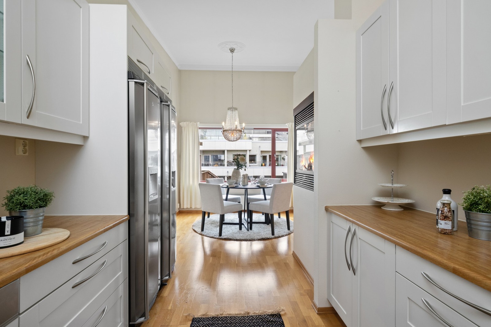 Laminatbenkeplate med stålkum og gode arbeidsflater. Galleribilde