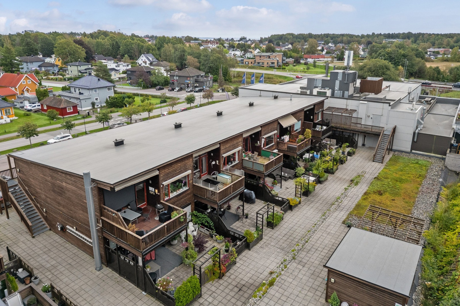 Direkte tilknytning til Olsrød Park med butikker og servicetilbud. Galleribilde