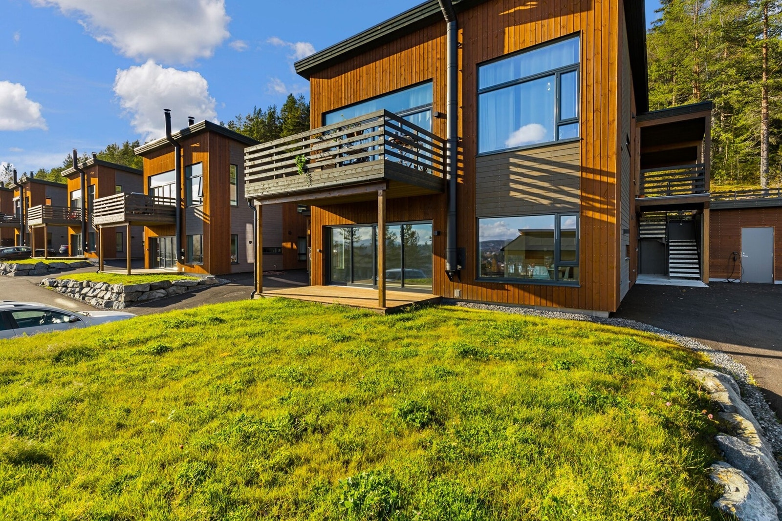 Utenfor terrassen er det felles plen/hage. Galleribilde